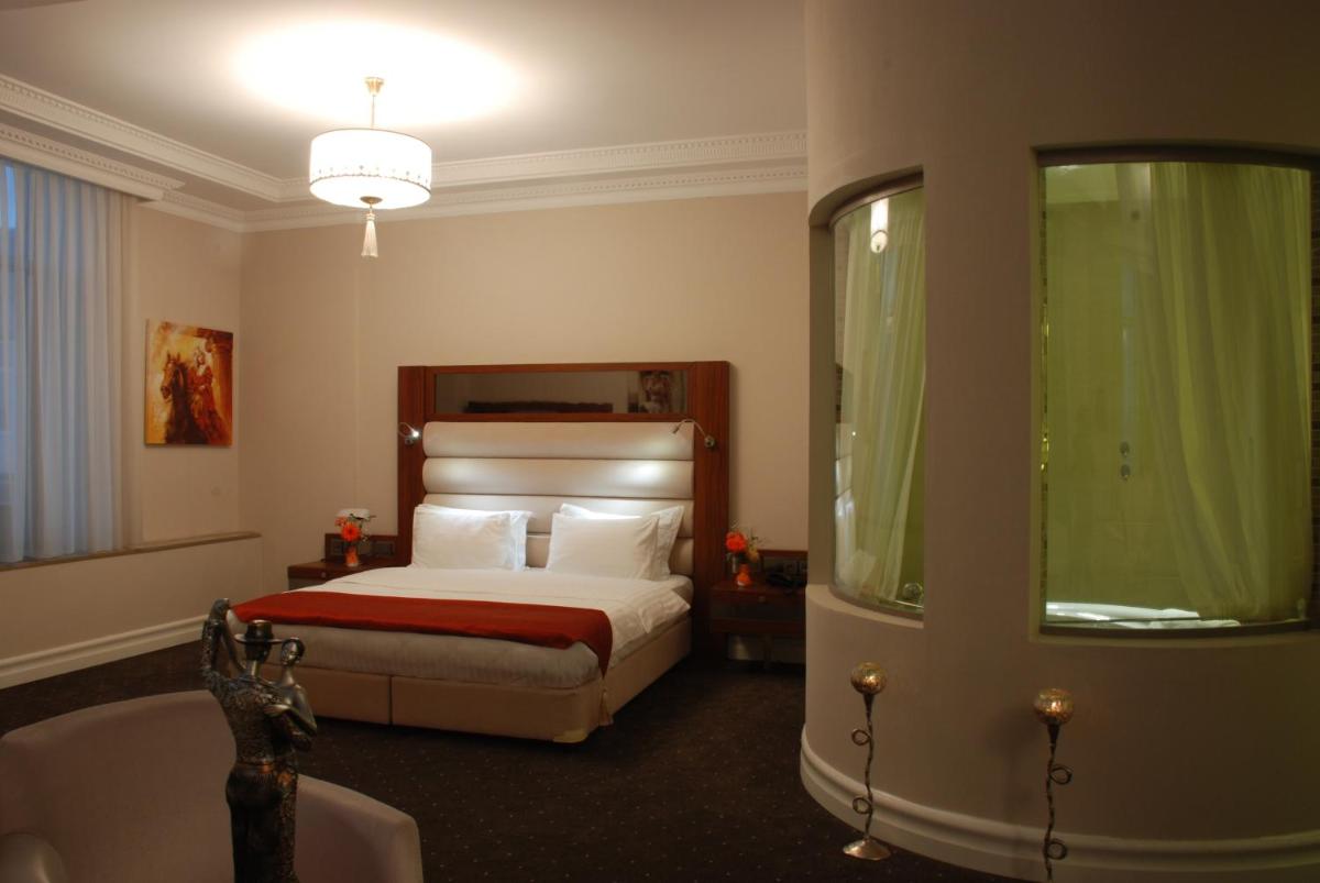 Suite with Balcony photo 2