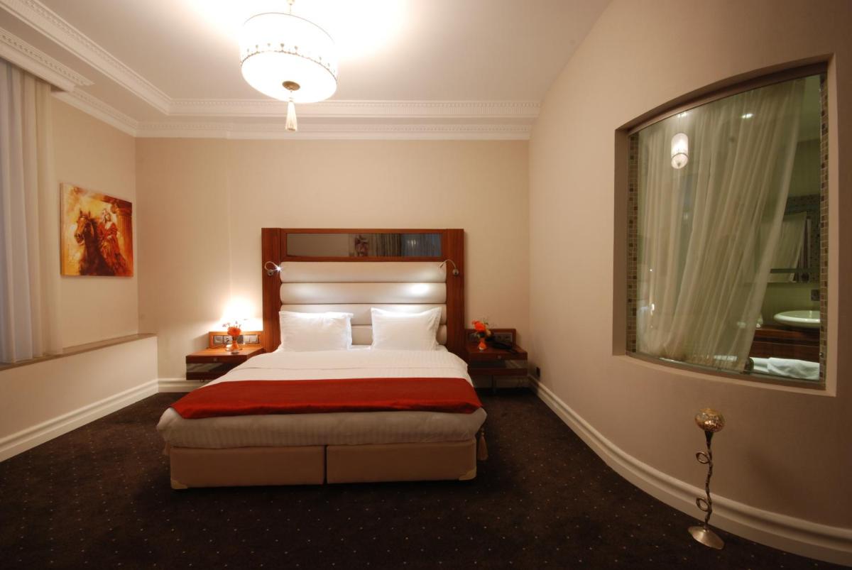 Suite with Balcony photo 1