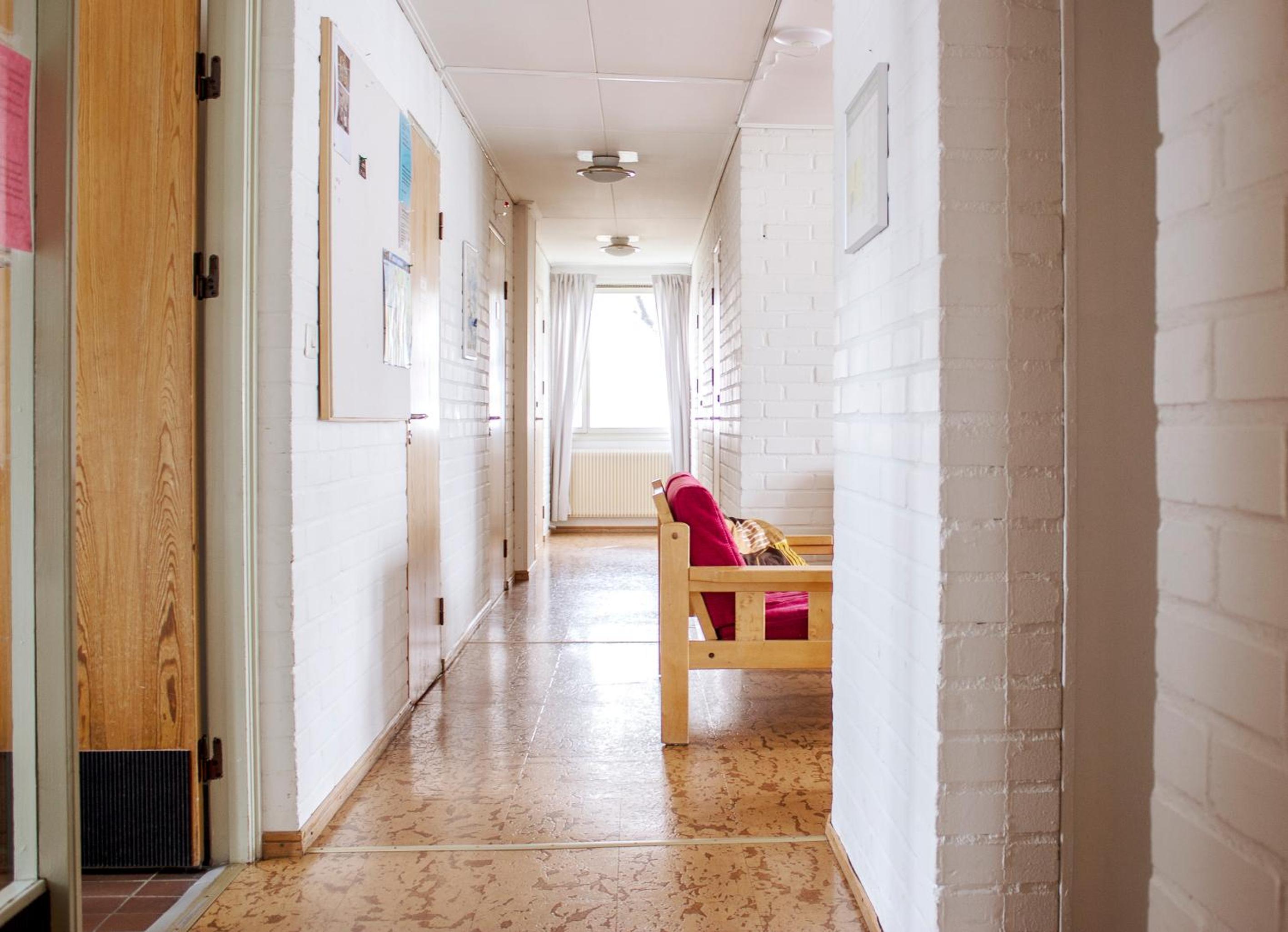 Basic Single Room with Shared Bathroom photo 3