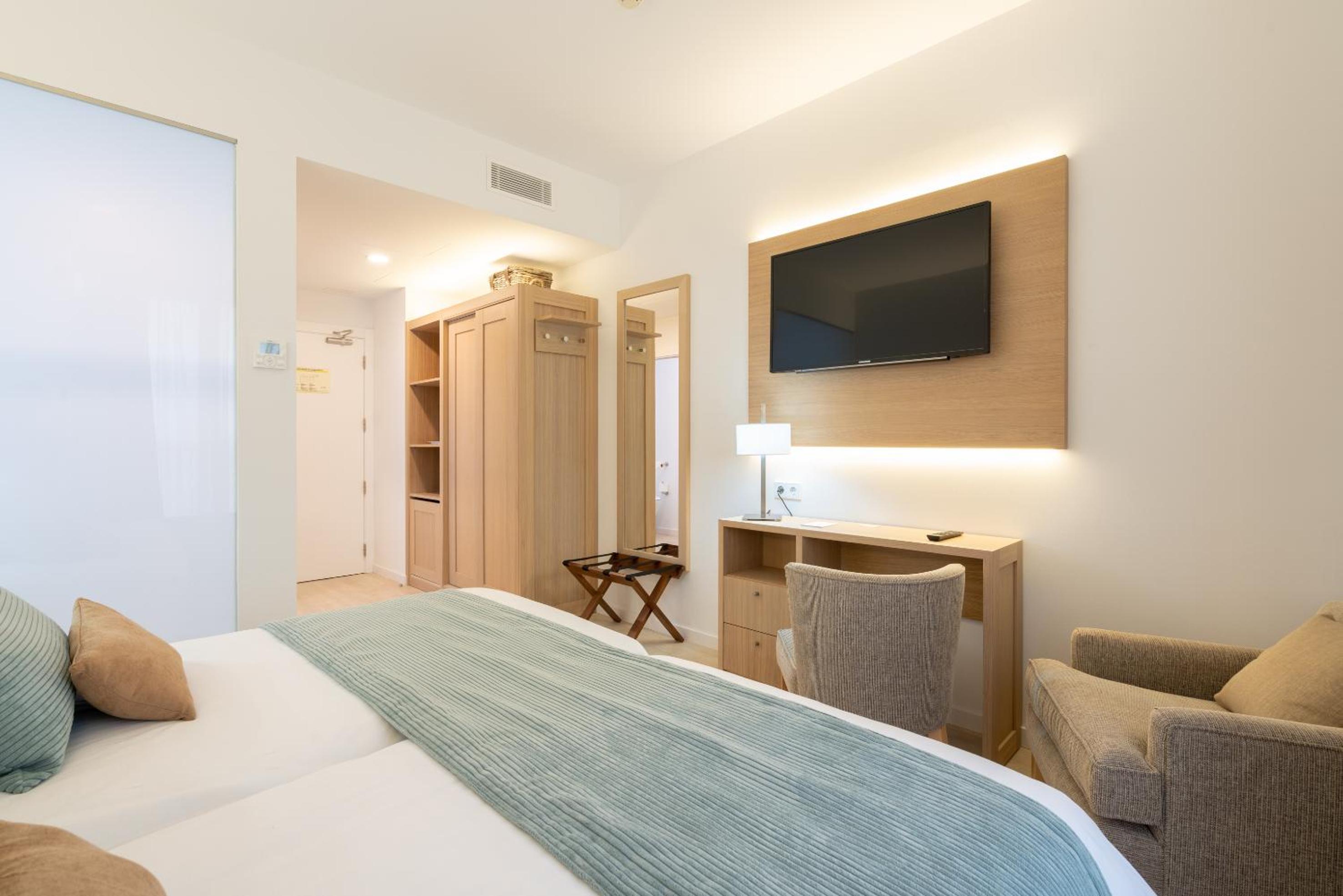 Double or Twin Room photo 3