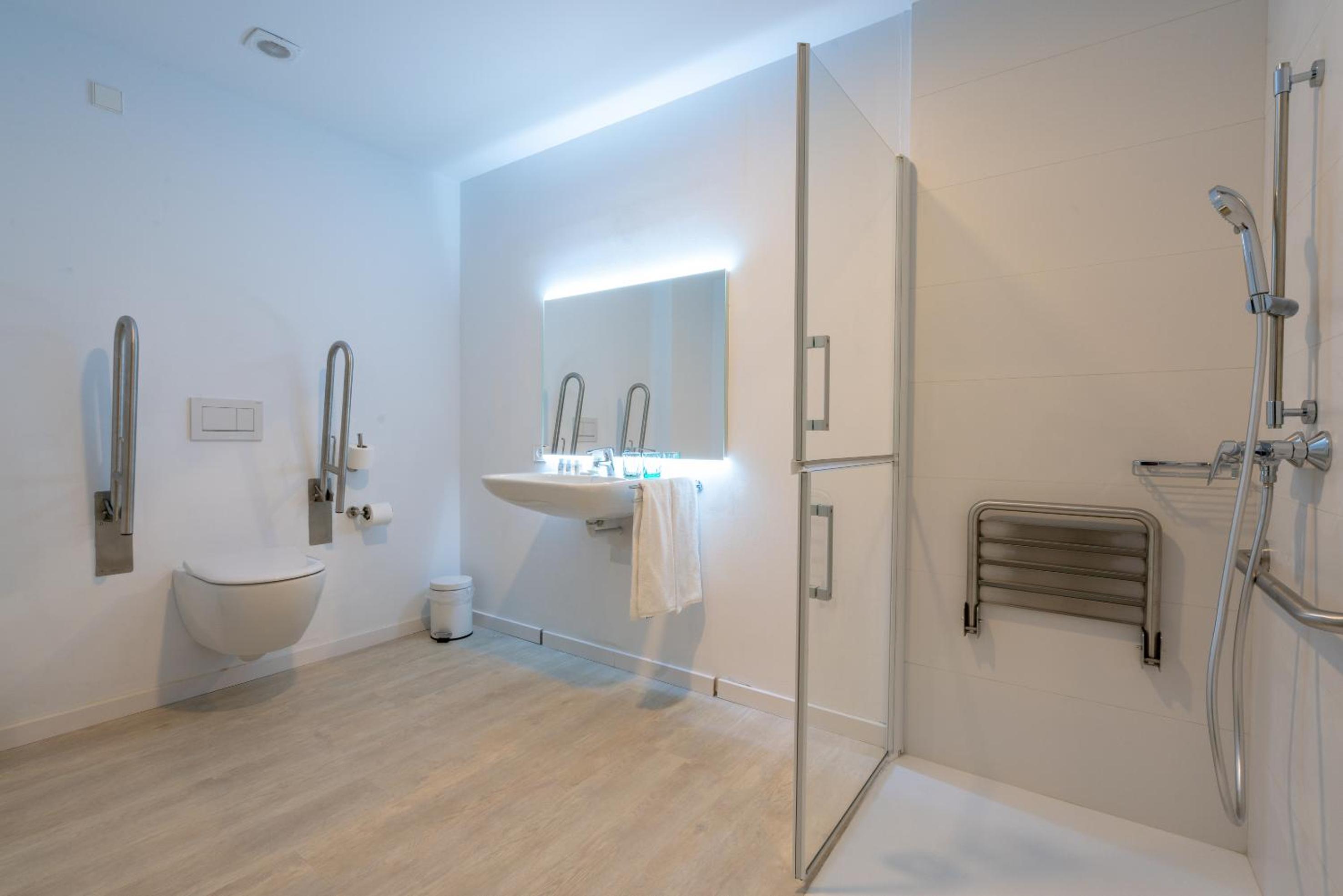 Double or Twin Room - Disability Access photo 2