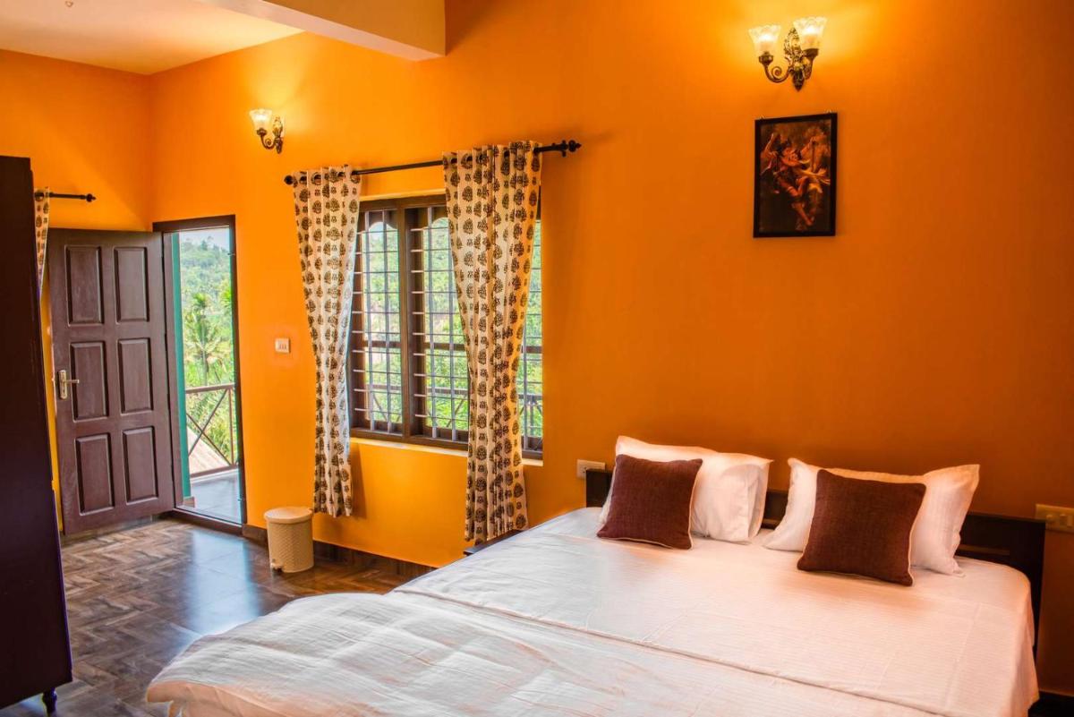 King Room with Balcony photo 1