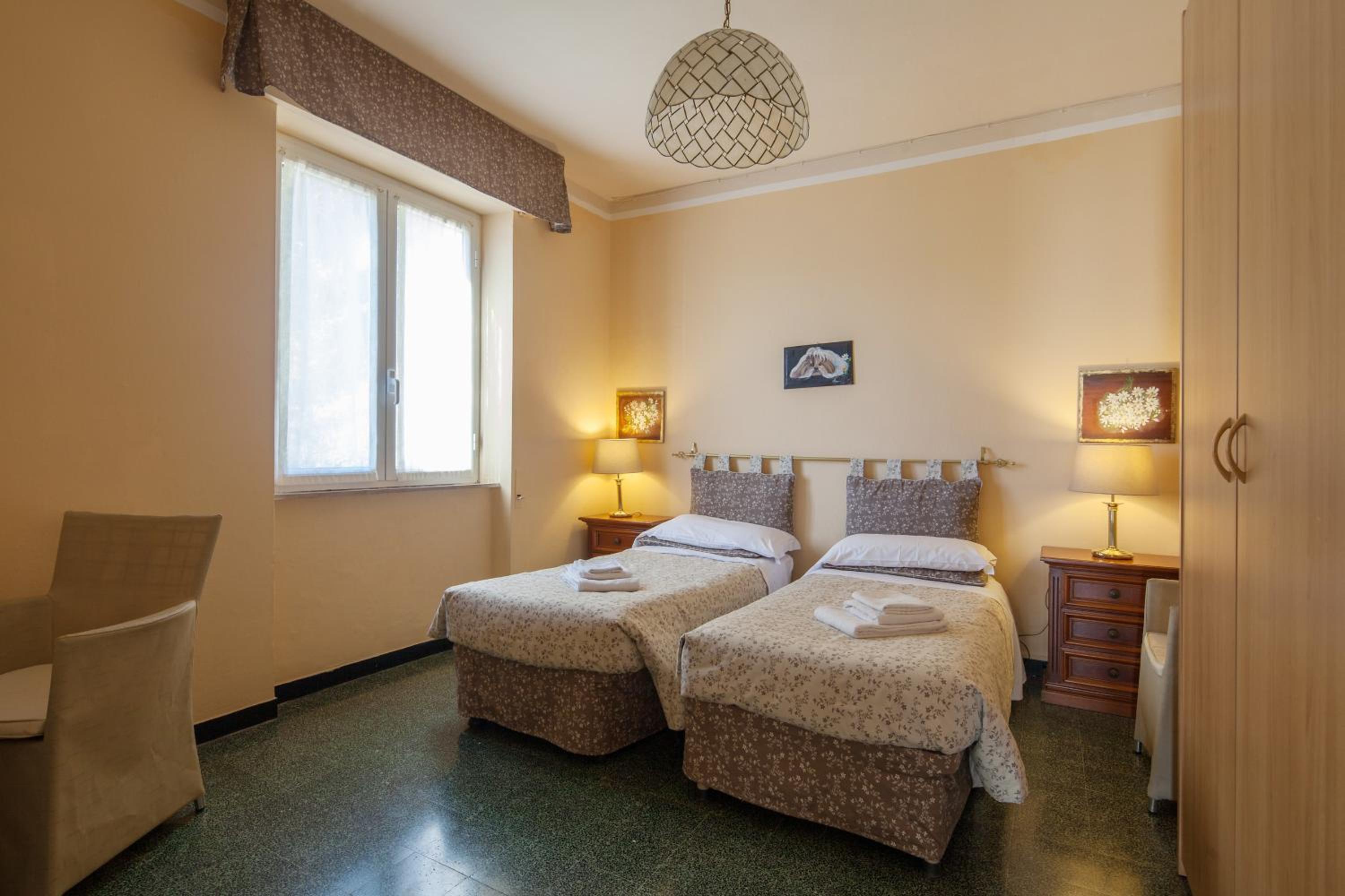 Double or Twin Room with Shared Bathroom photo 1
