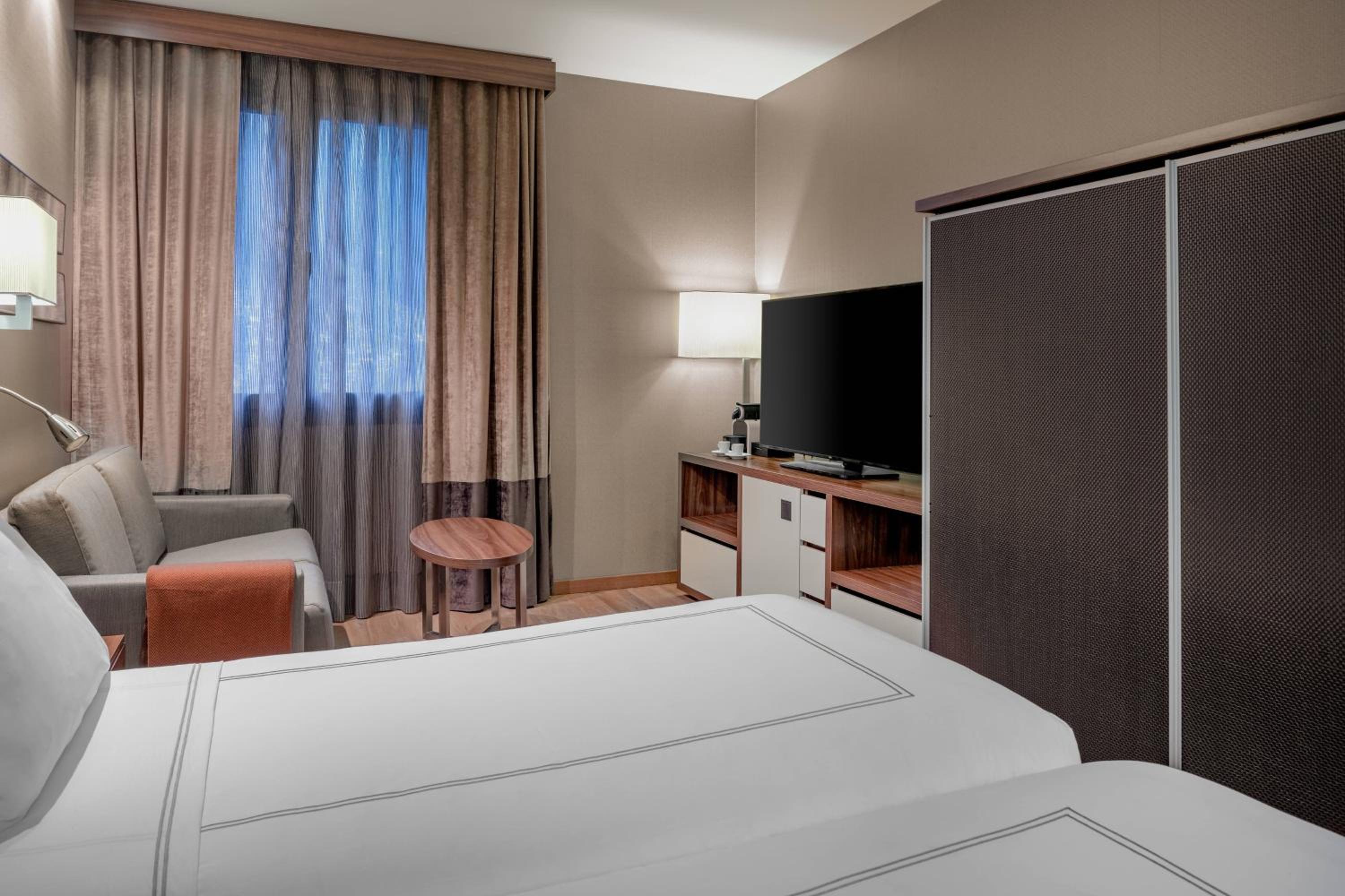 Twin Room with Sofa Bed and Mountain View Twin Room with Sofa Bed and Mountain View