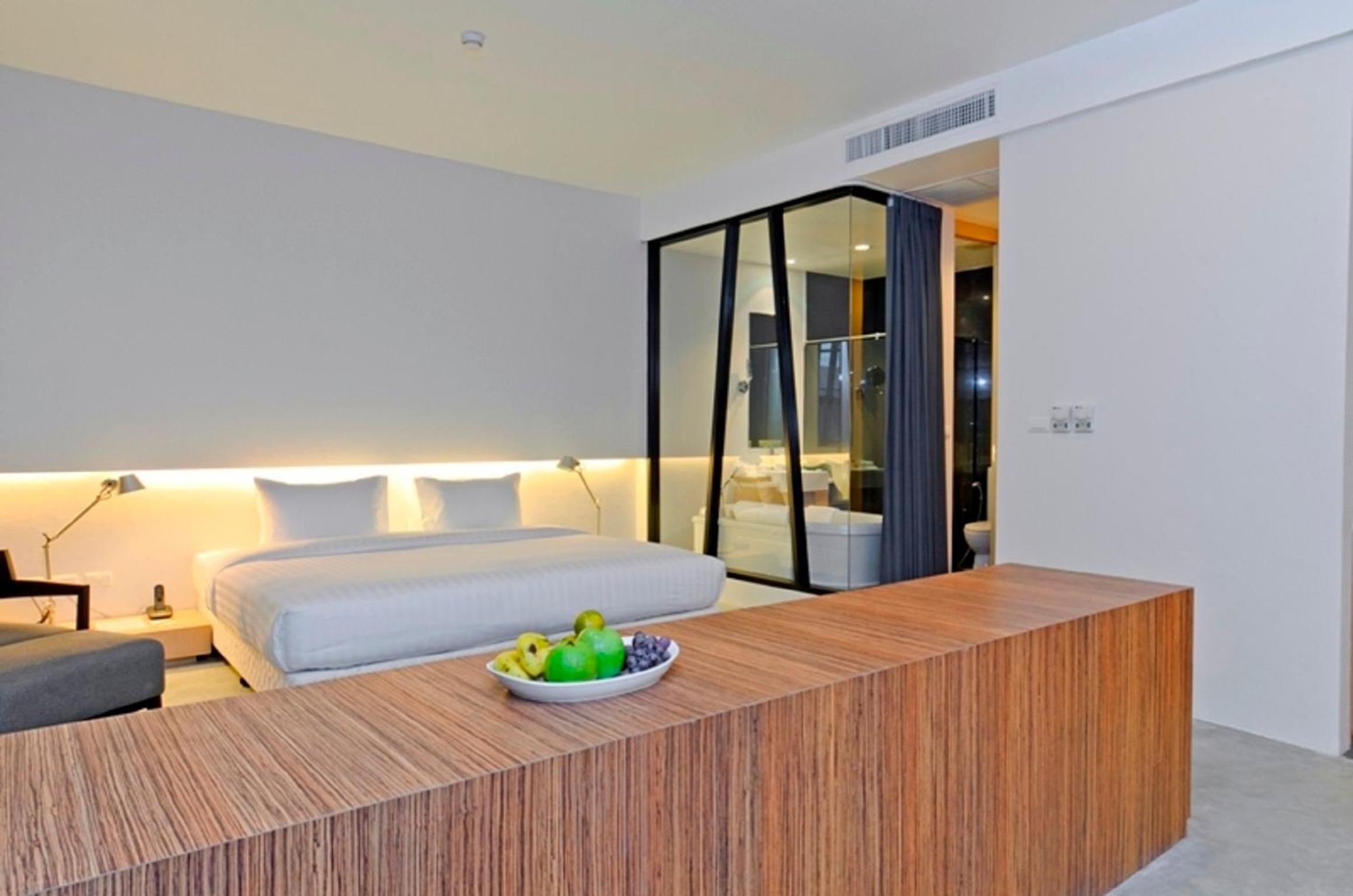 Executive Suite - Photo 8