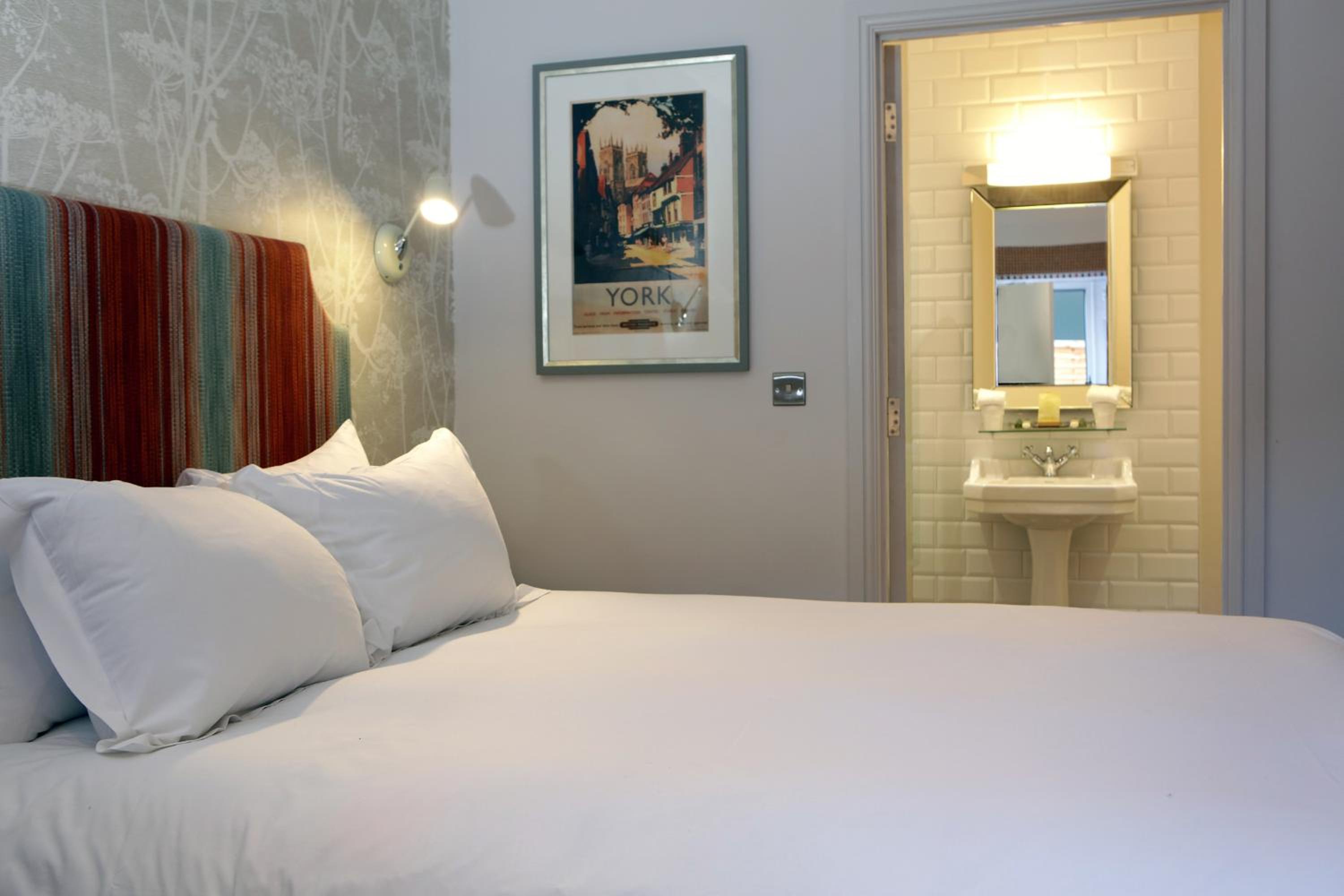 Double Accessible Room - Photo 3