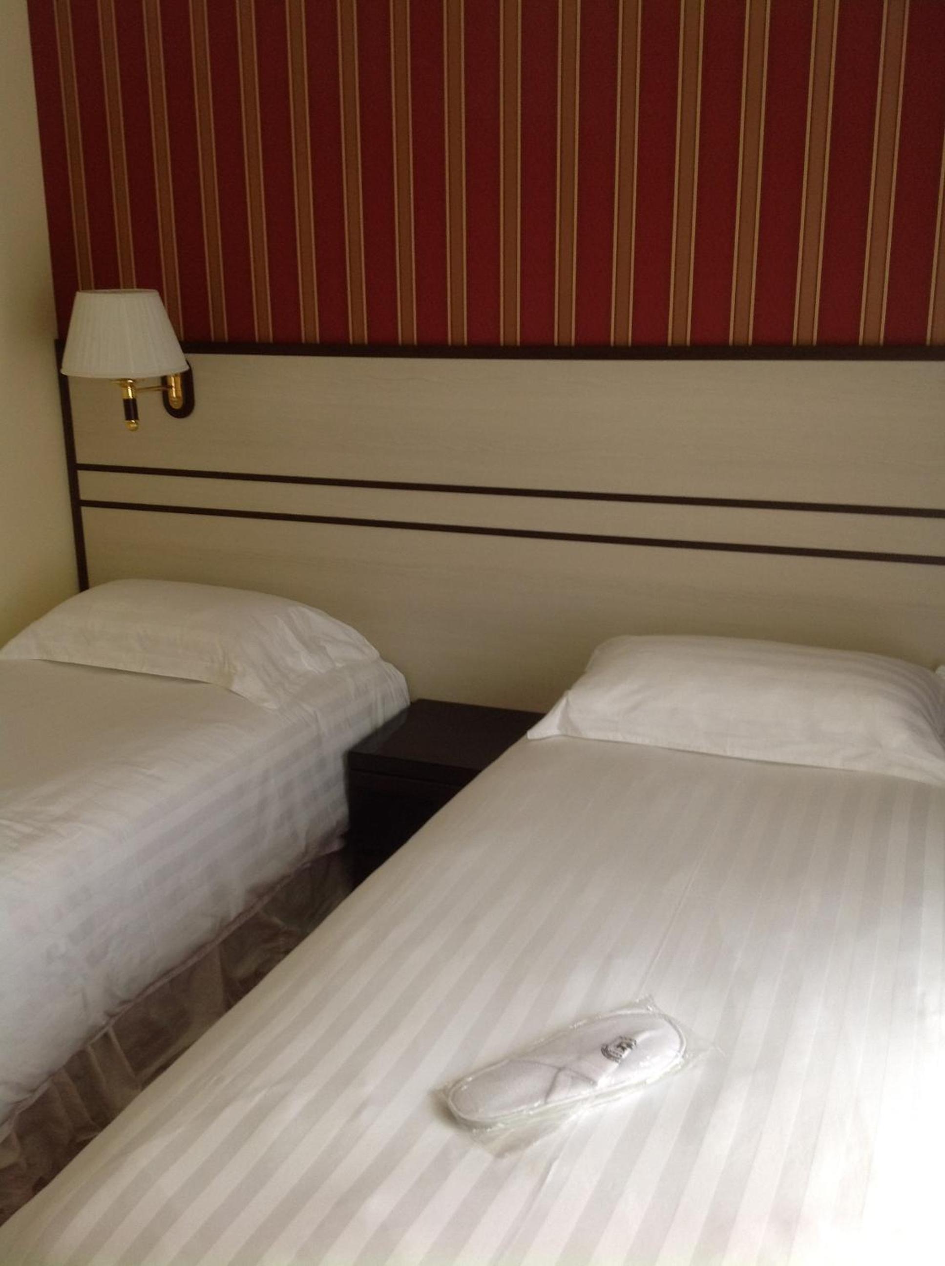 Standard Twin Room - Photo 2