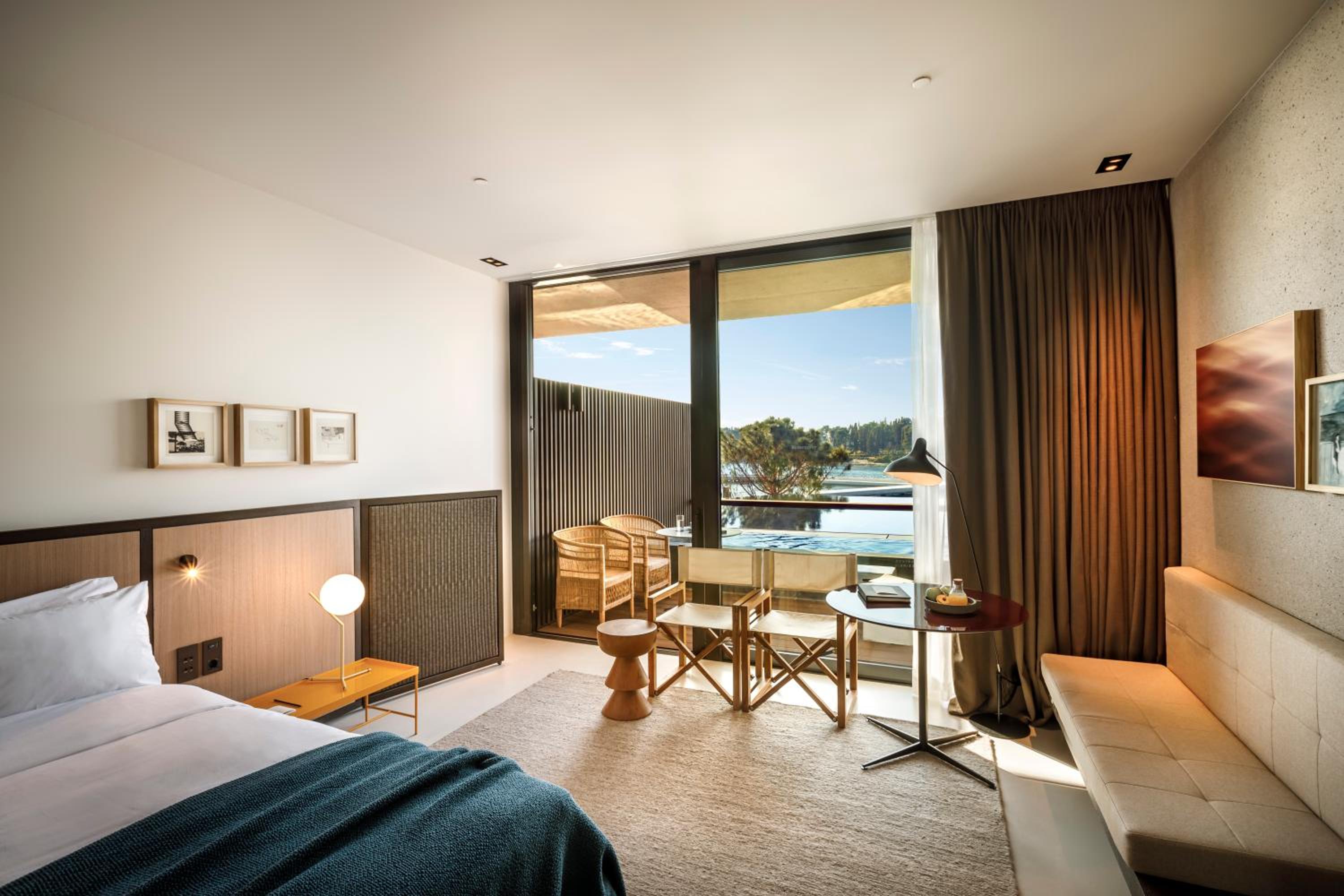 Deluxe Double Room with One Double Bed and 2 Adults Occupancy (Non Smoking)