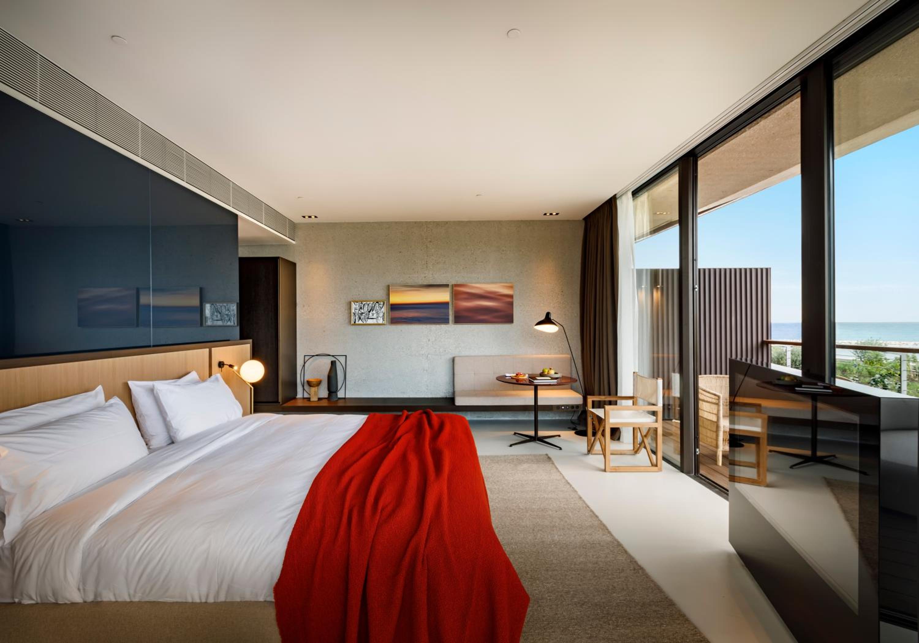 Grand Double Room with One Double Bed and 2 Adults Occupancy (Non Smoking) thumbnail 6