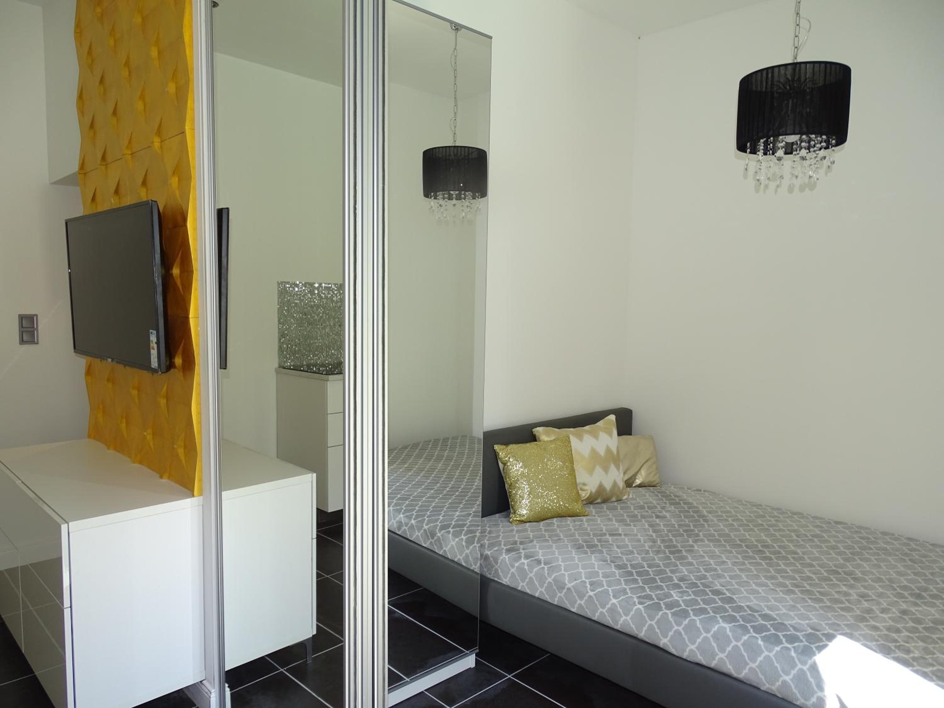 One-Bedroom Apartment - Photo 7