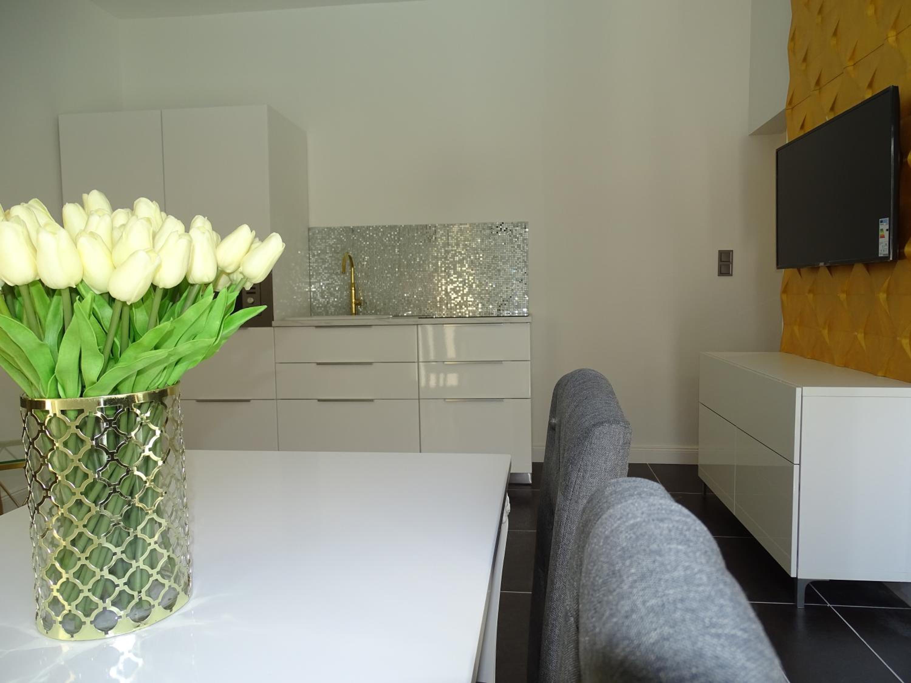 One-Bedroom Apartment - Photo 8