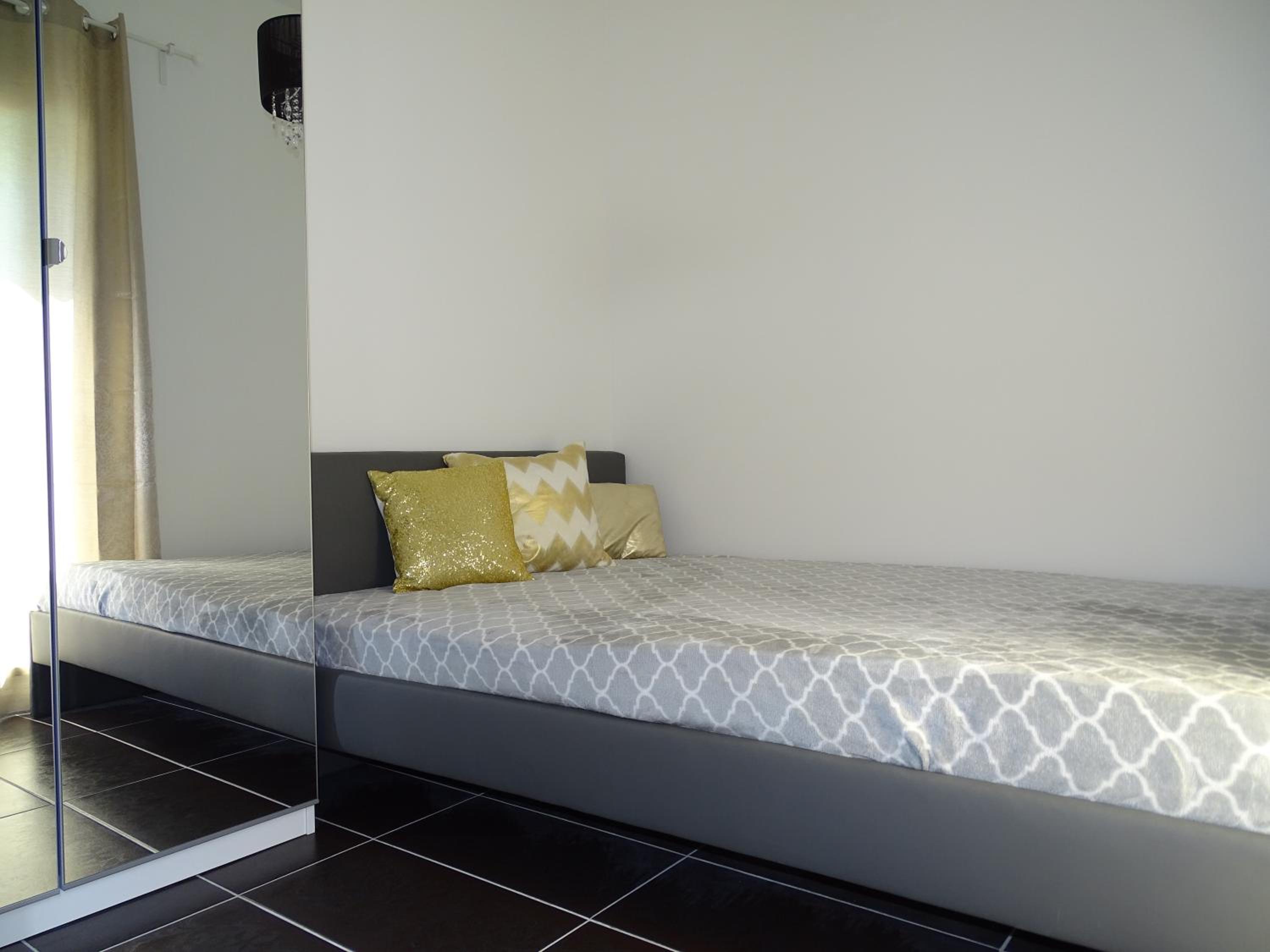 One-Bedroom Apartment - Photo 10