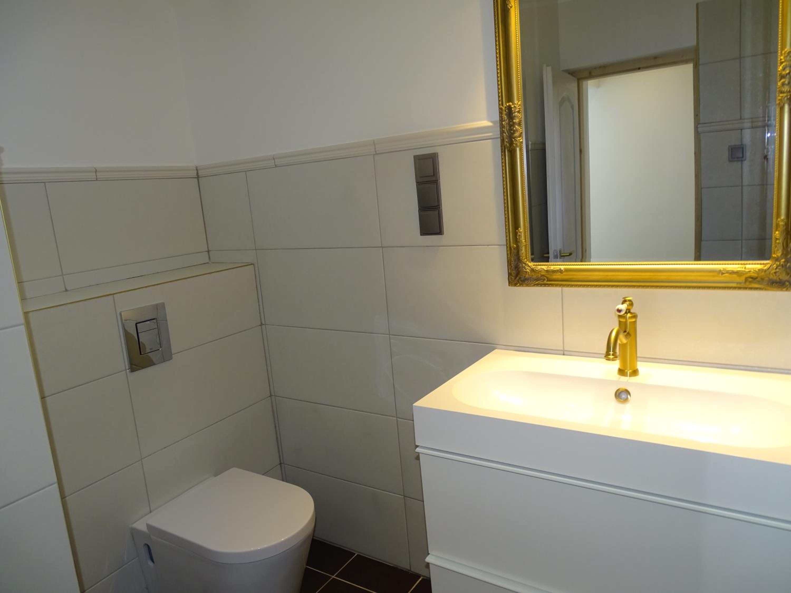 One-Bedroom Apartment - Photo 12