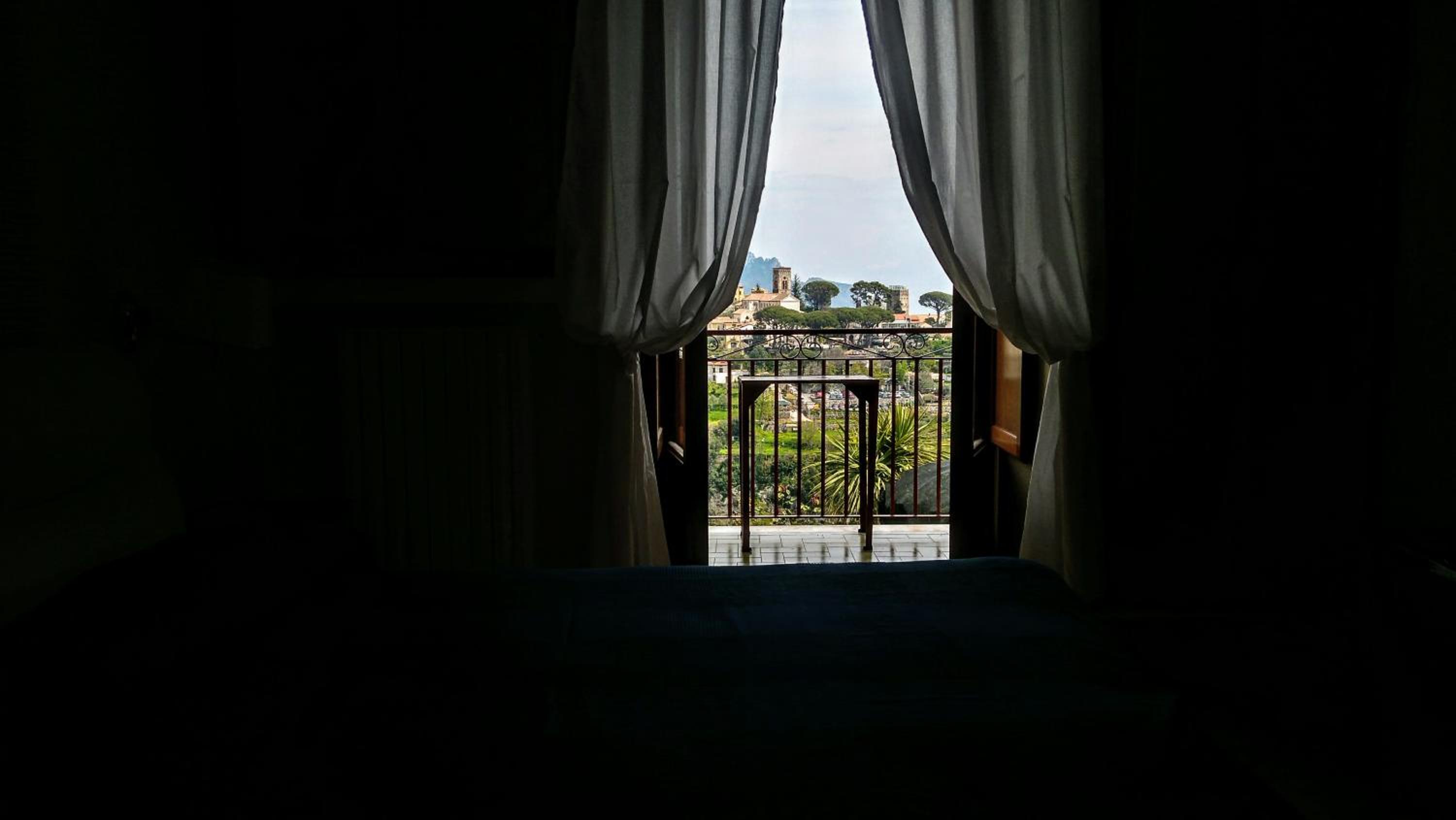 Double Room with Balcony - Photo 6