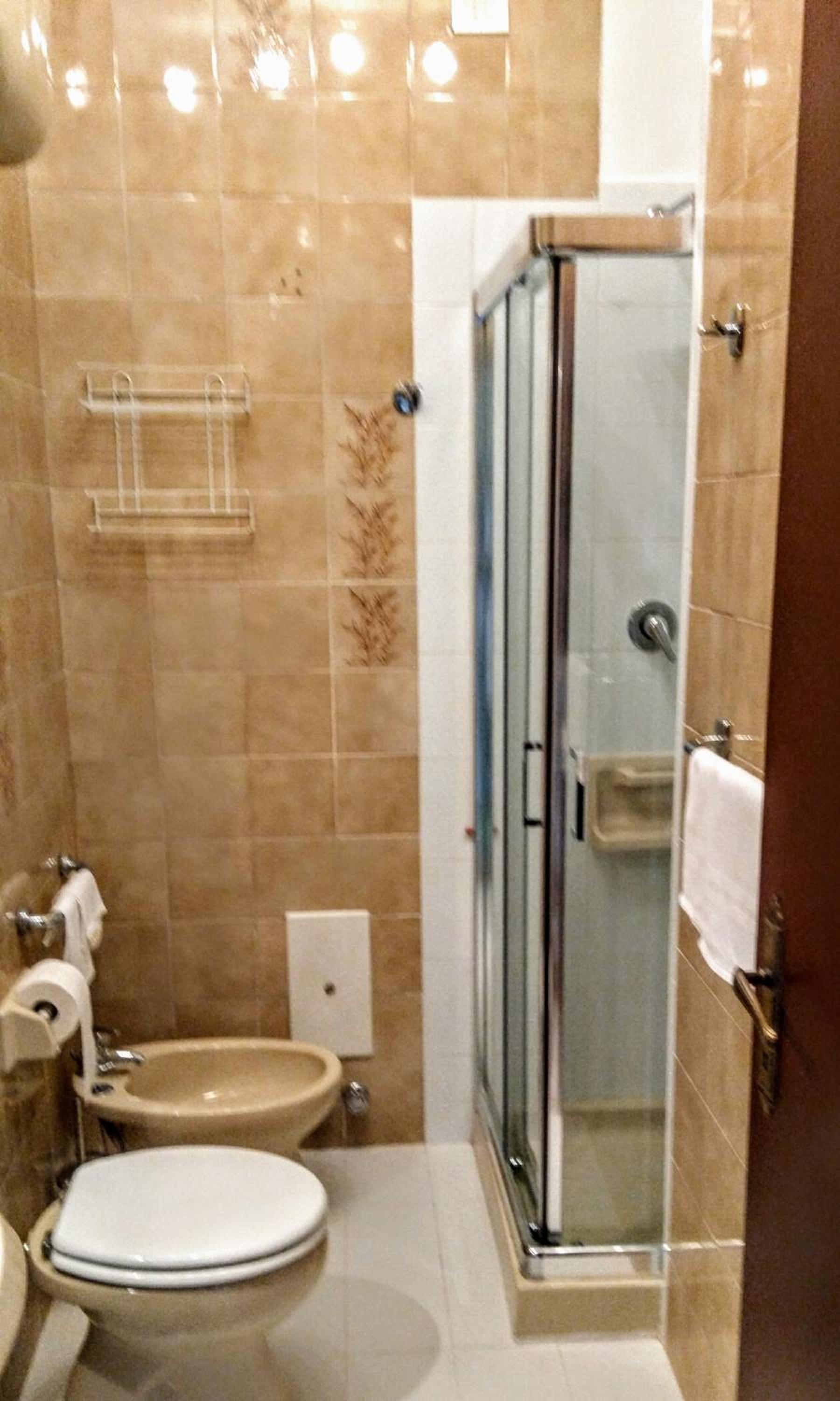 Double Room with Balcony - Photo 4