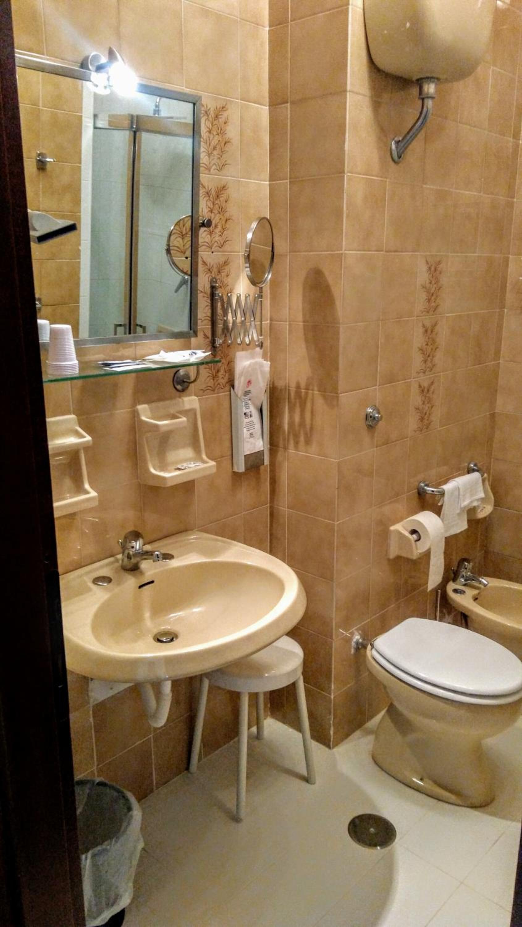 Double Room with Balcony - Photo 5