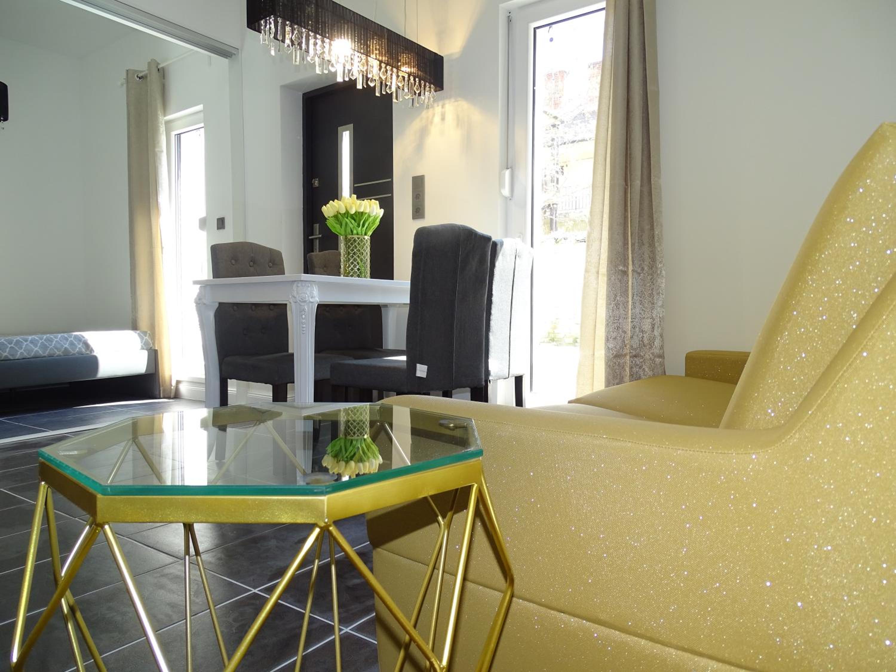 One-Bedroom Apartment - Photo 1