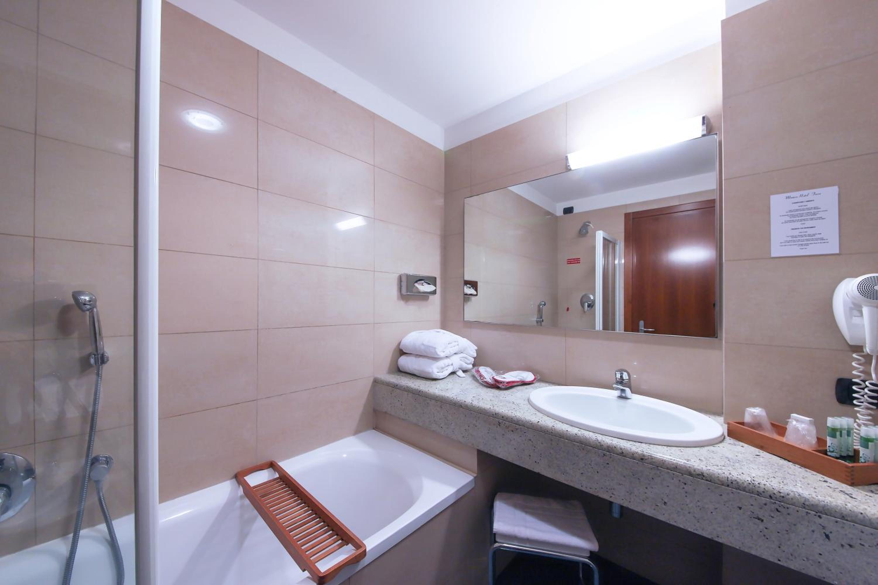 Double Room with Garden View - Photo 3