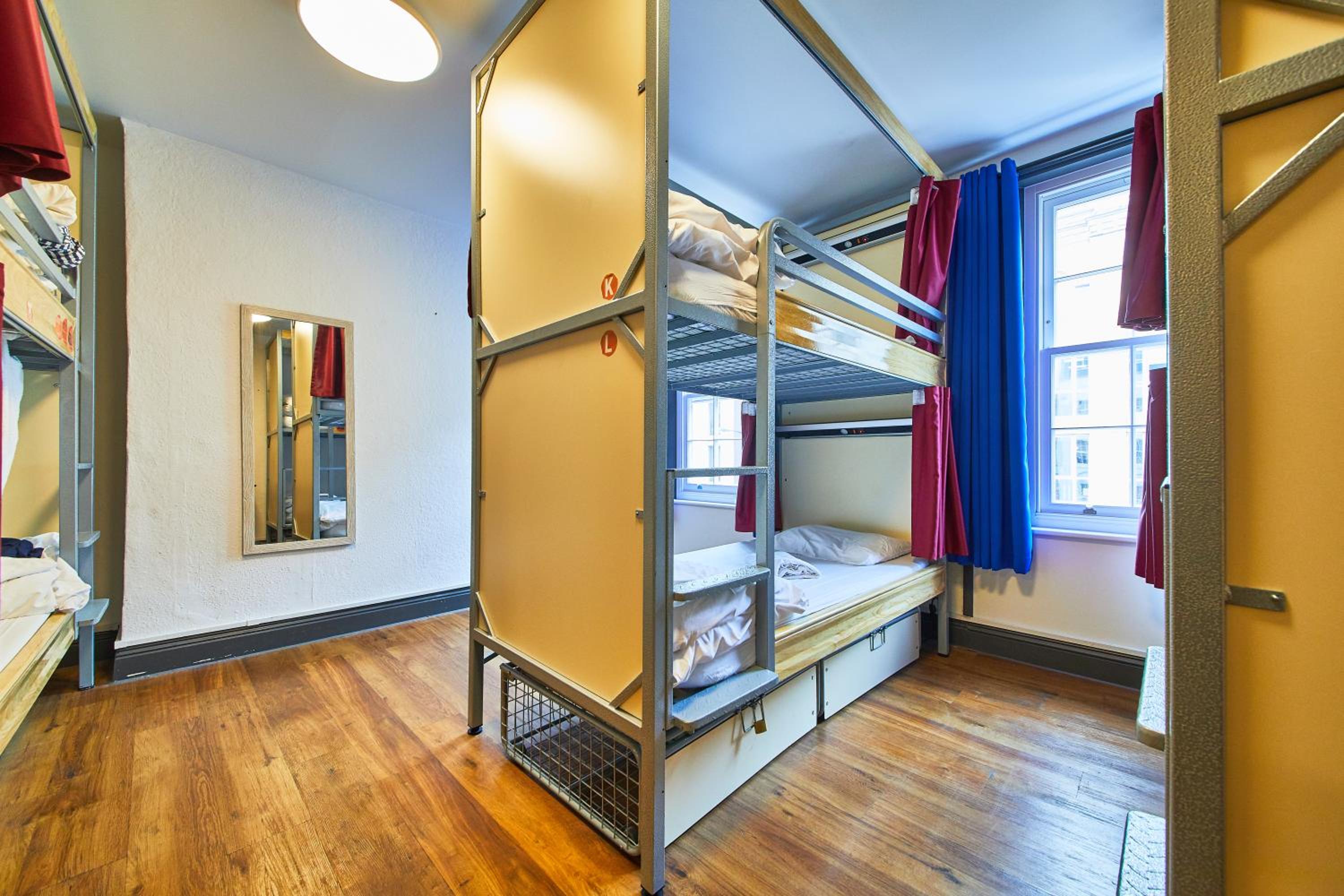 Bed in 14-Bed Female Dormitory Room photo 1