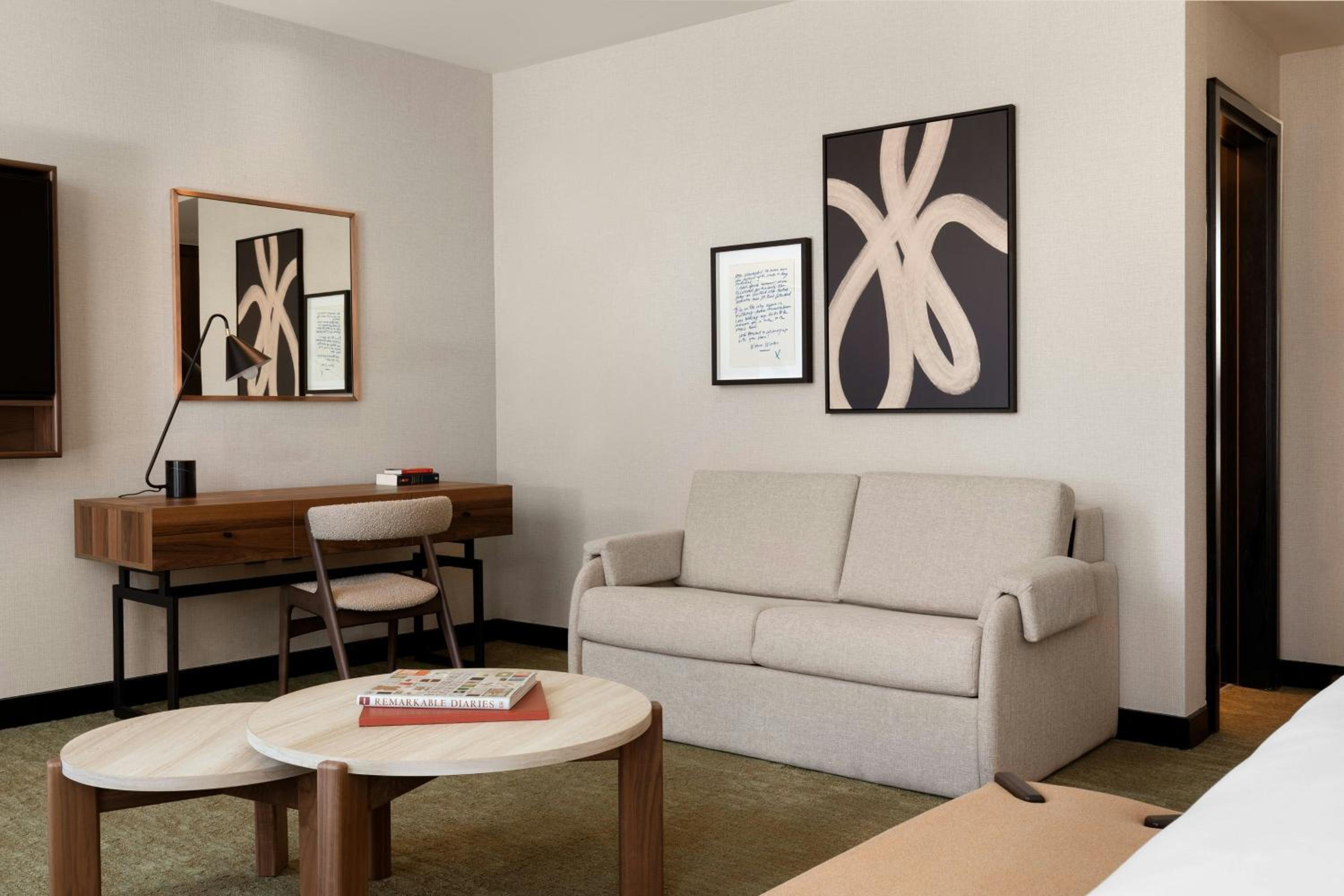 Junior King Suite