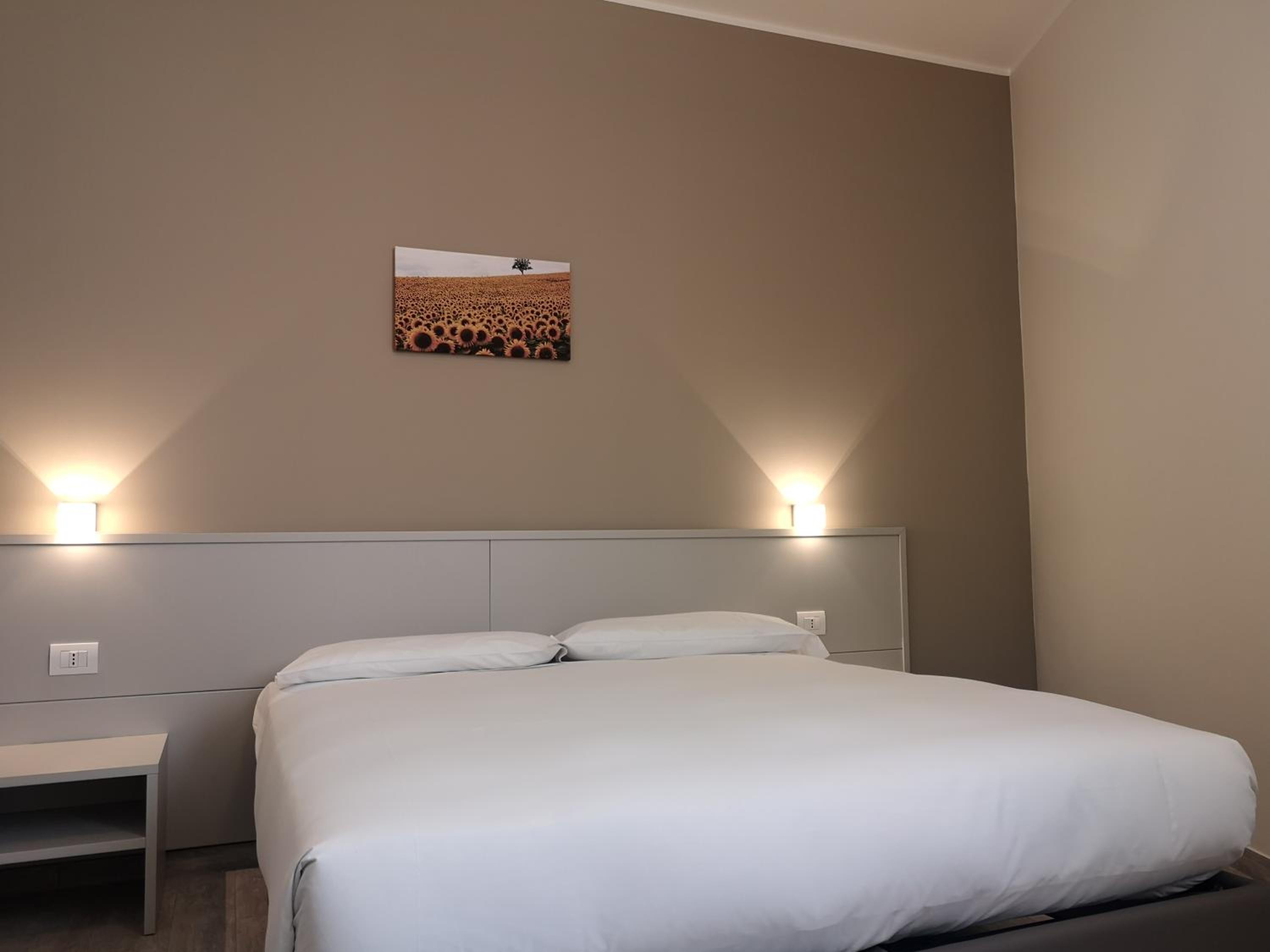 Double or Twin Room - Photo 2