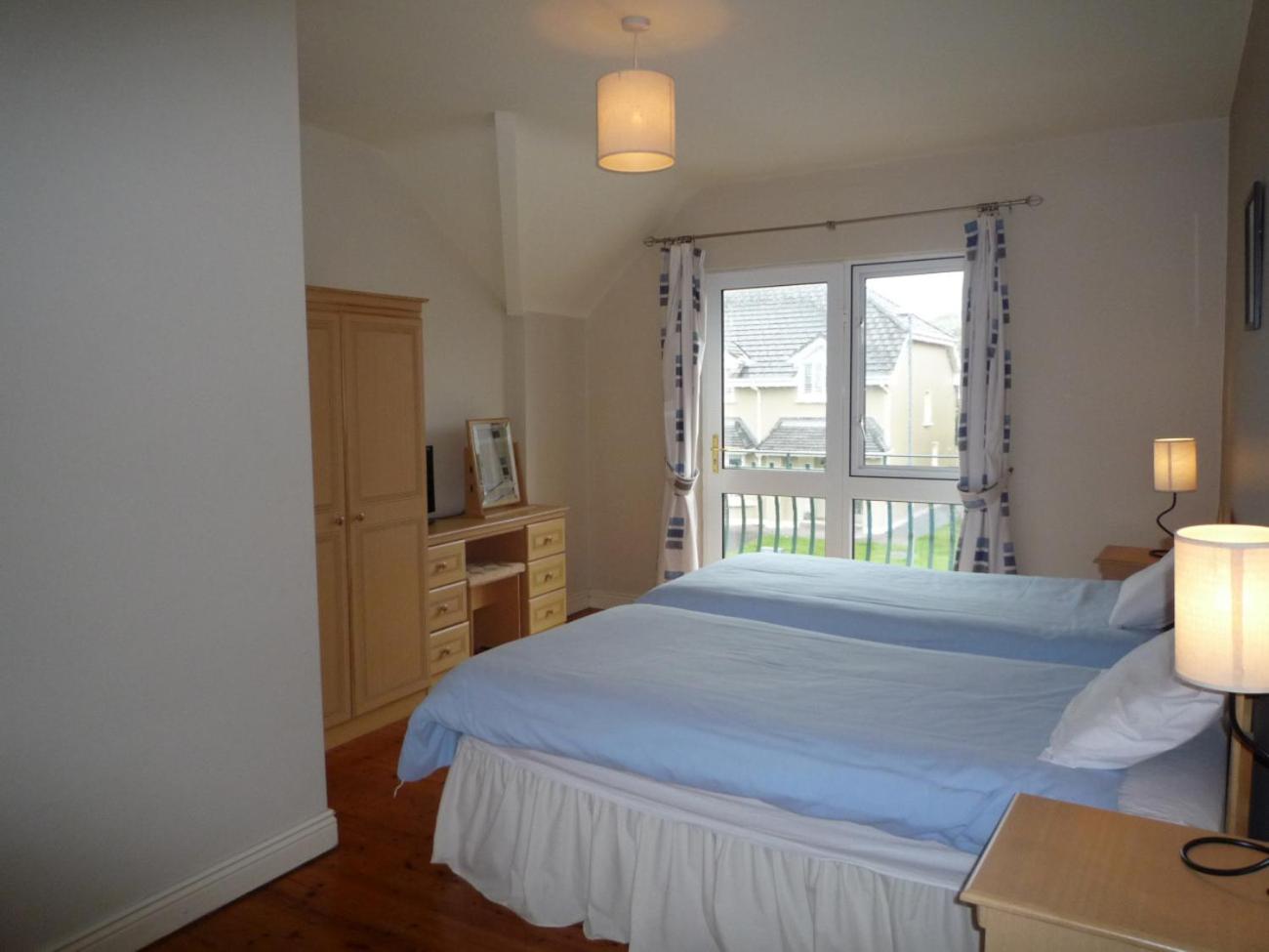Three-Bedroom House photo 3