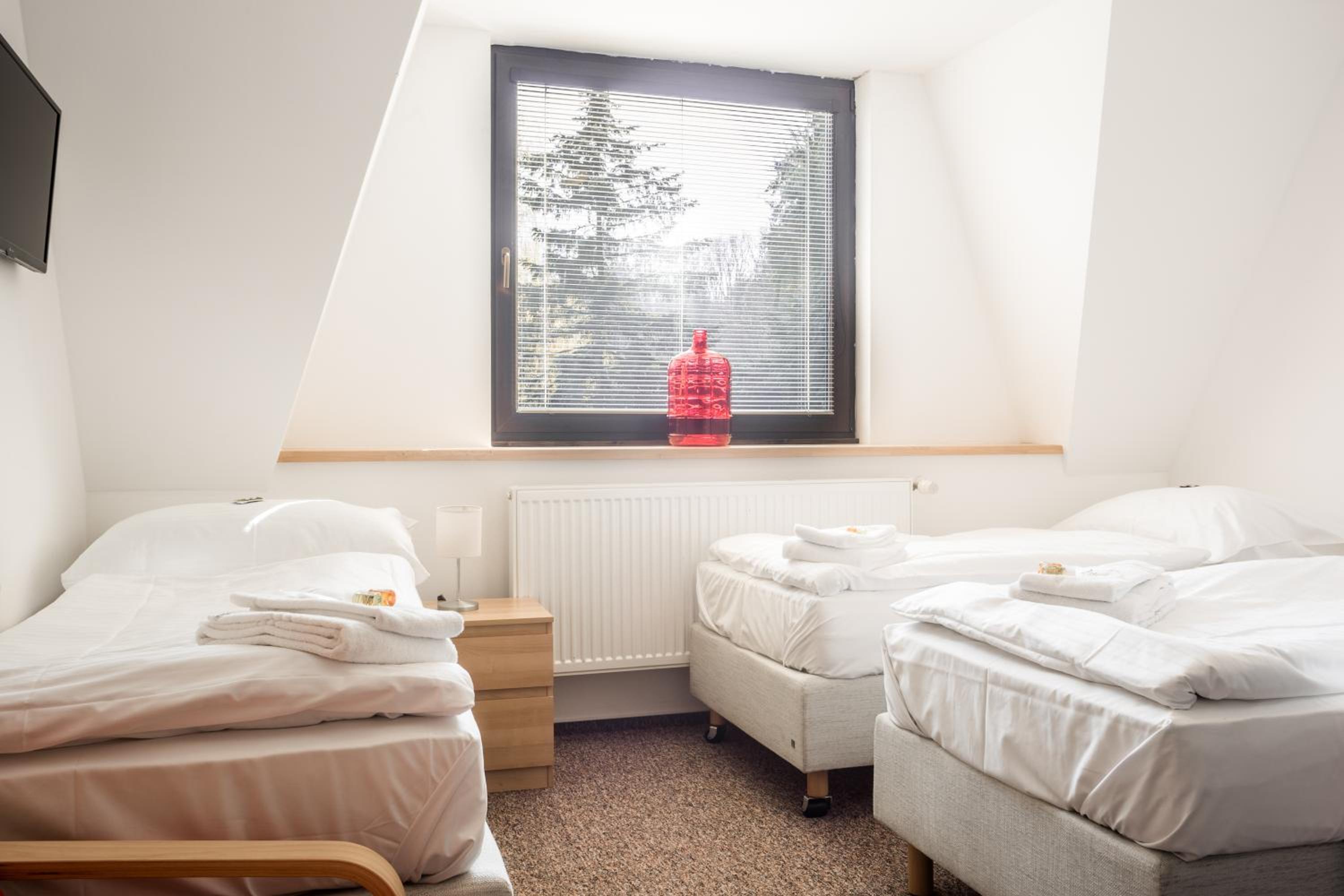 Triple Room with Private Bathroom - Photo 11