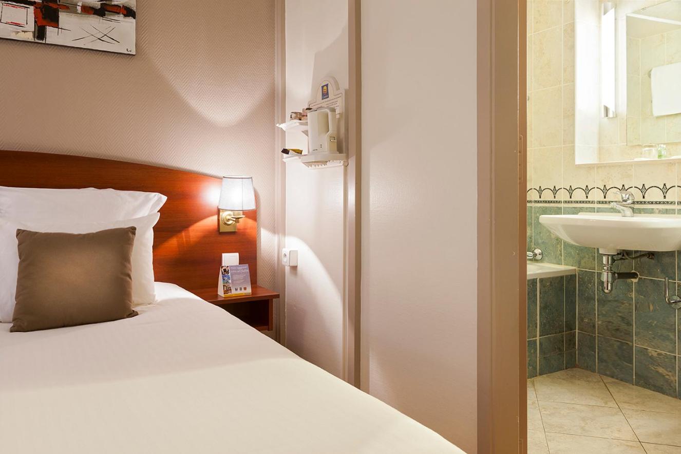 Queen Room with Air Conditioning - Non Smoking - Photo 5