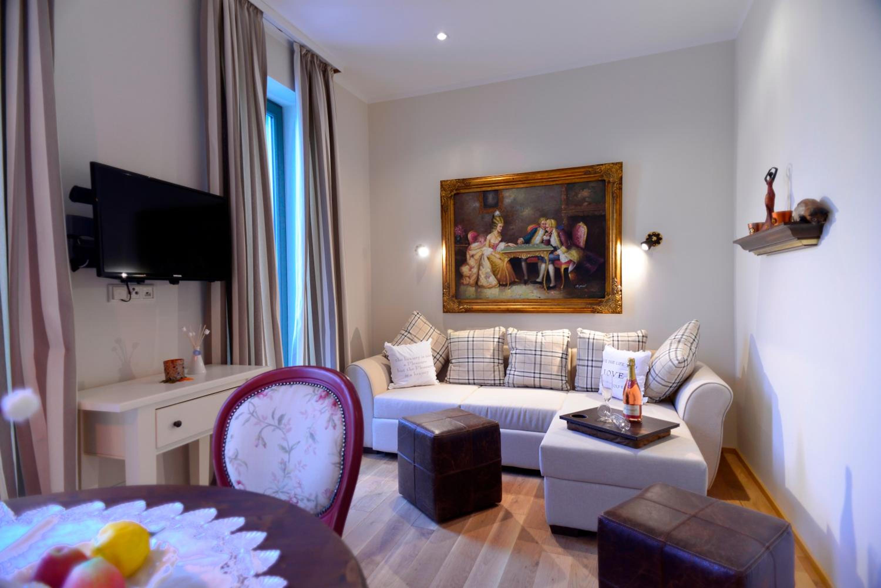 One-Bedroom Apartment with Balcony photo 1
