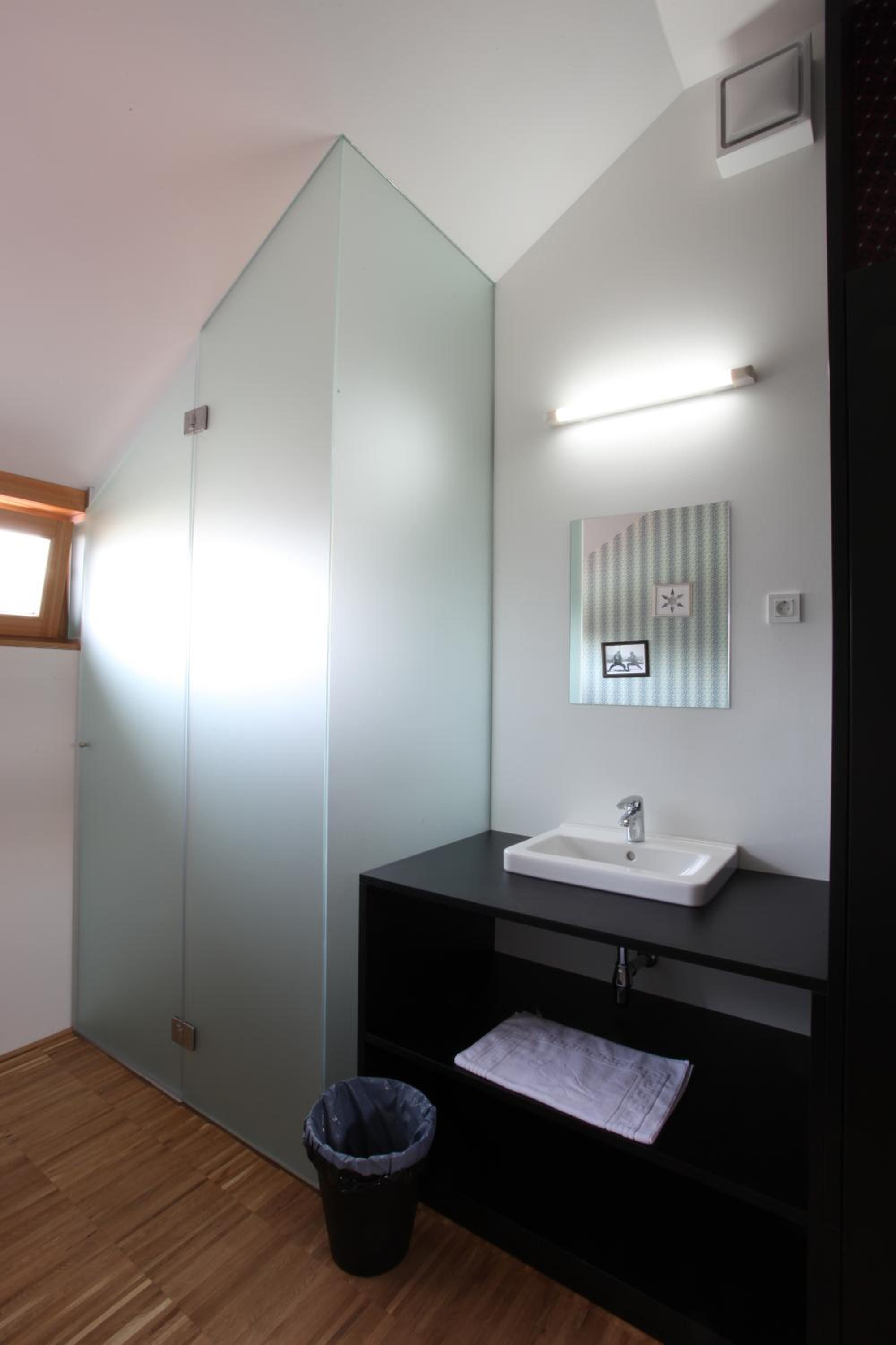 Standard Single Room with Shower photo 3