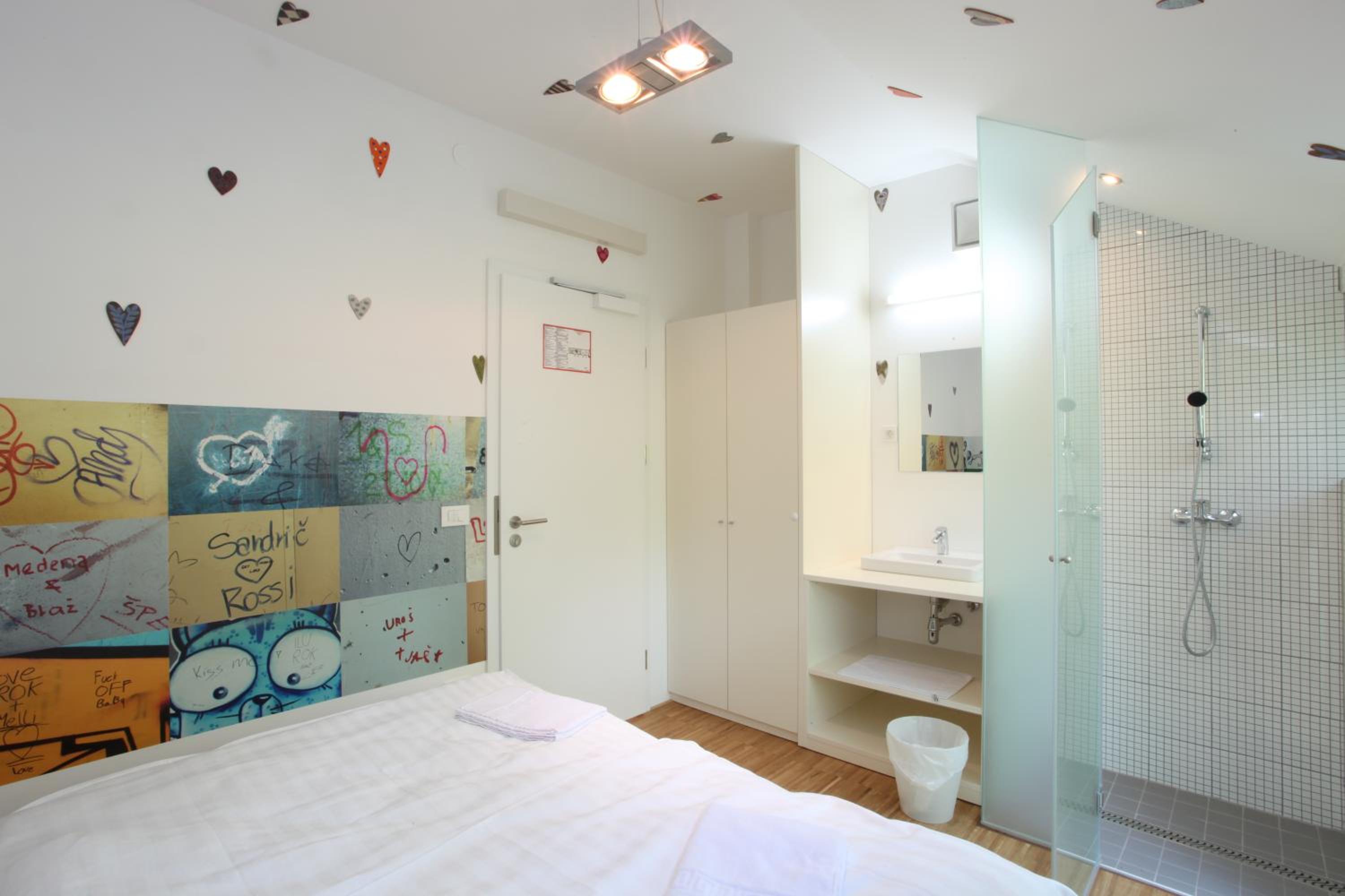 Standard Twin Room with Shower photo 3