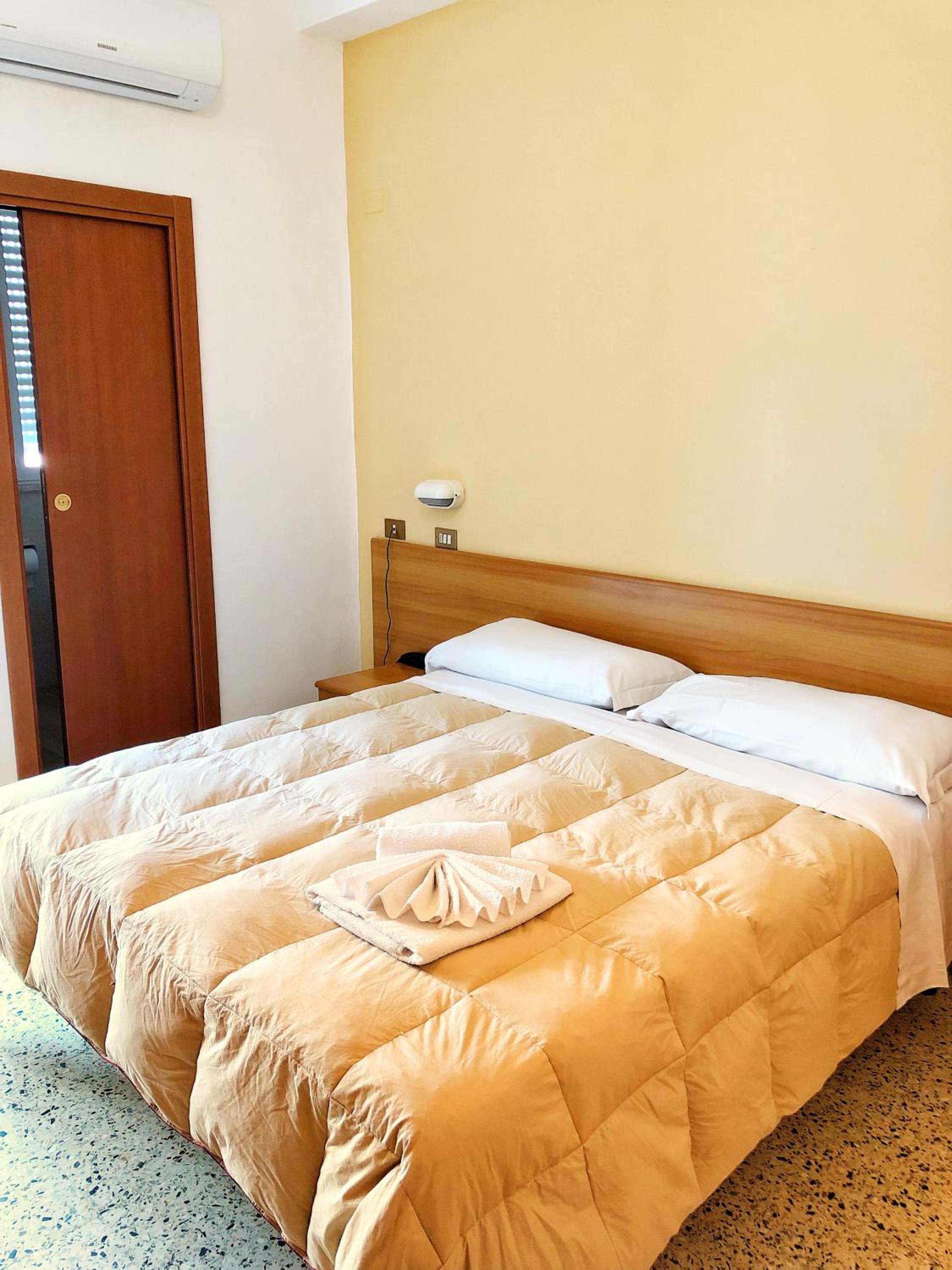 Double or Twin Room with Balcony photo 3