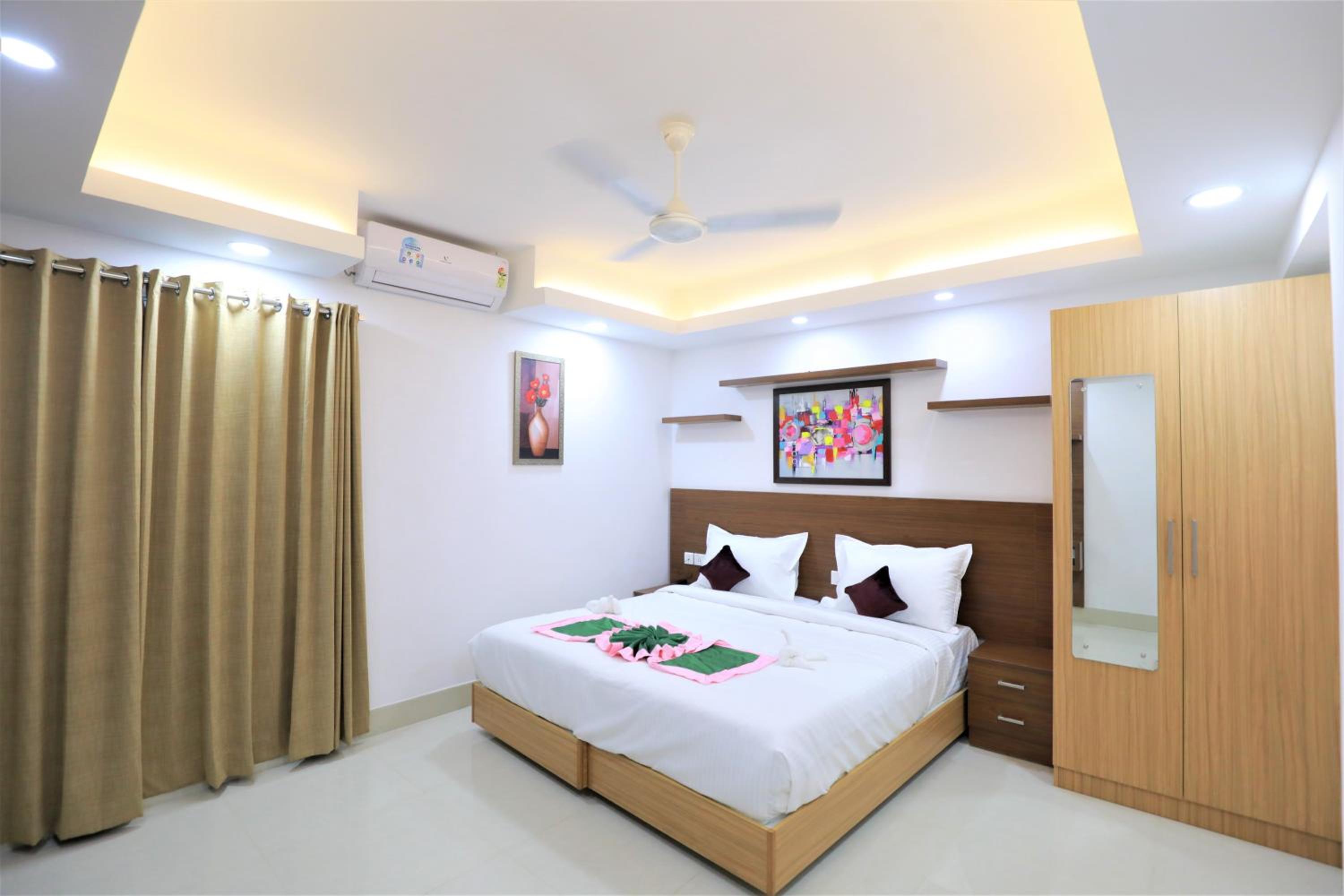 Queen Room - Photo 10