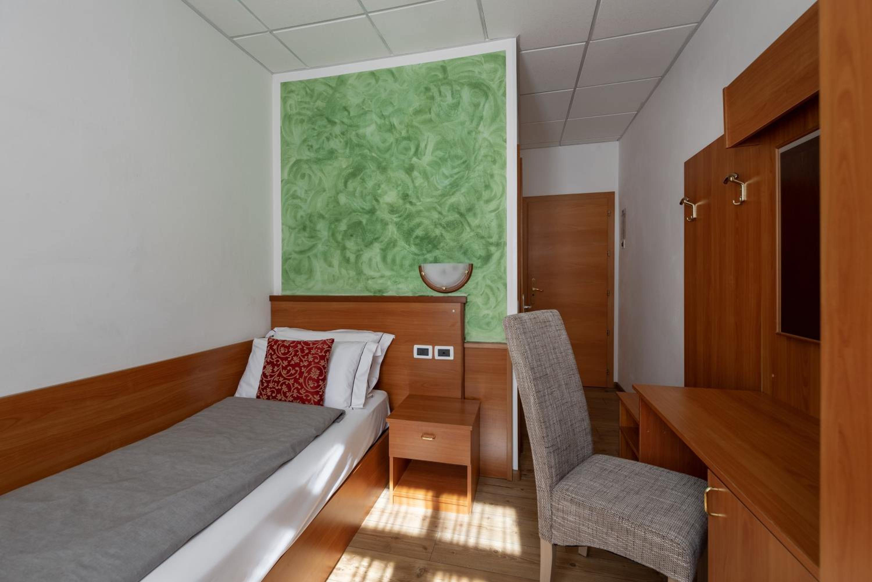 Single Room photo 3