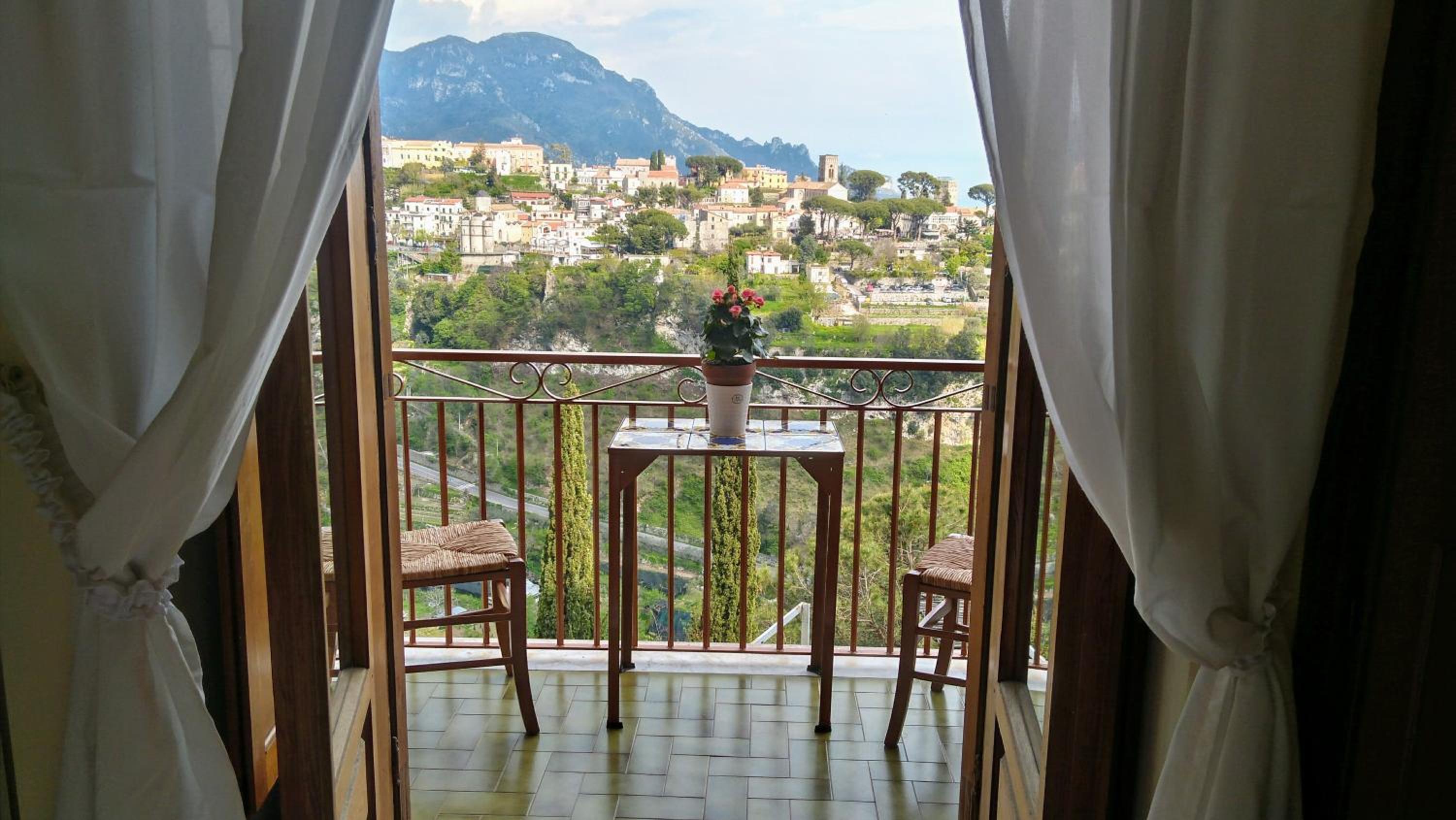Double Room with Balcony - Photo 7