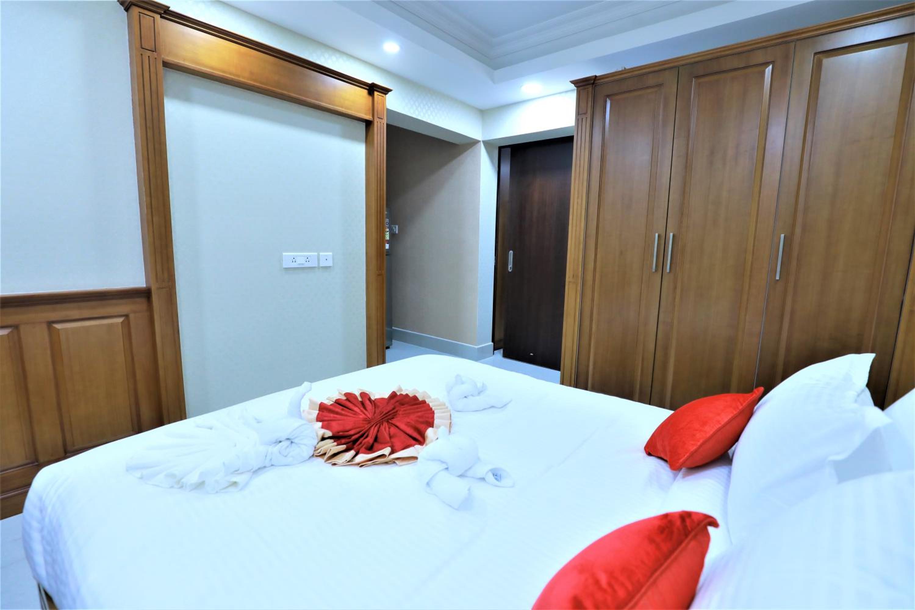 King Suite - Photo 2