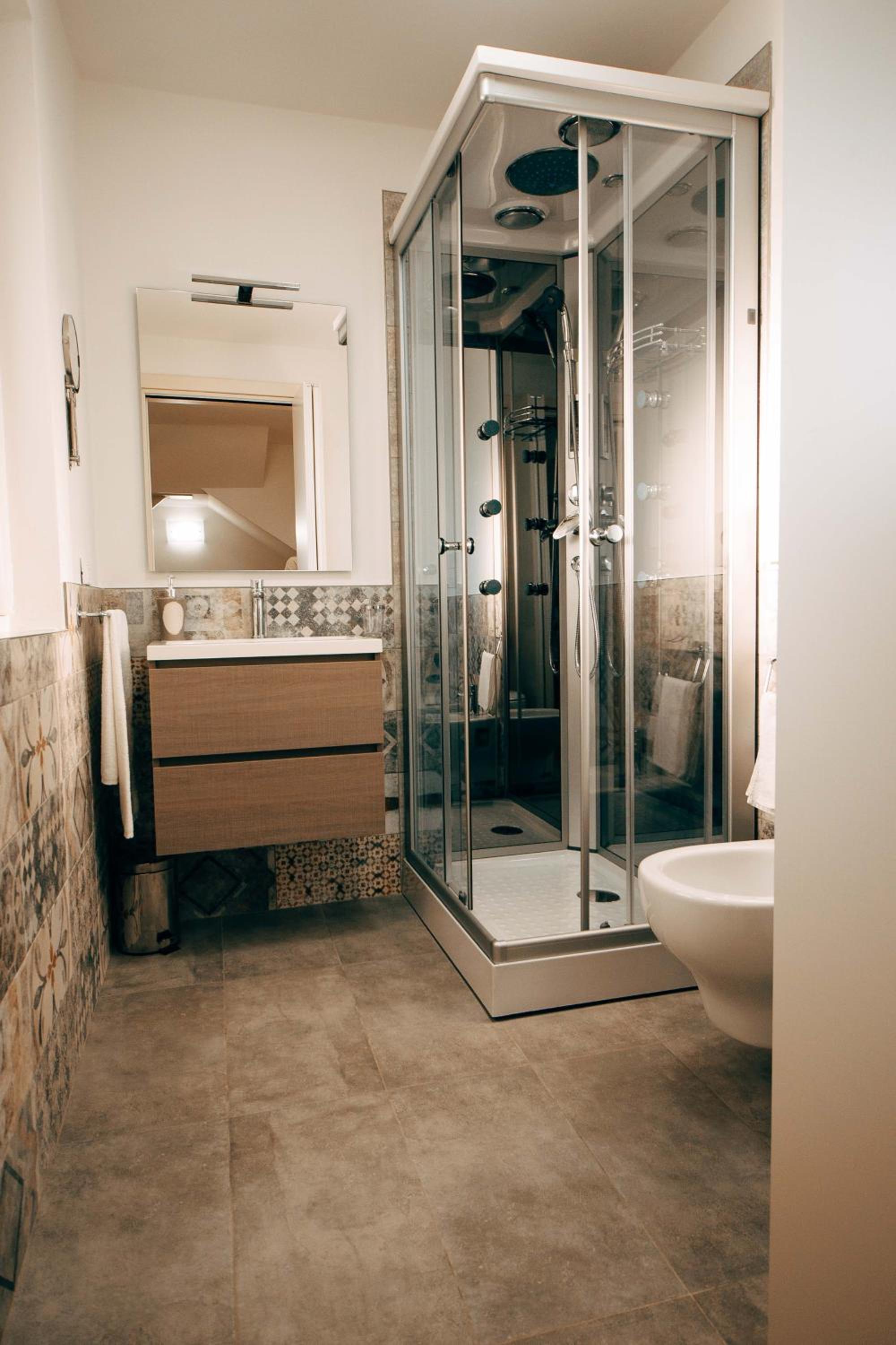 Twin Room - Photo 11