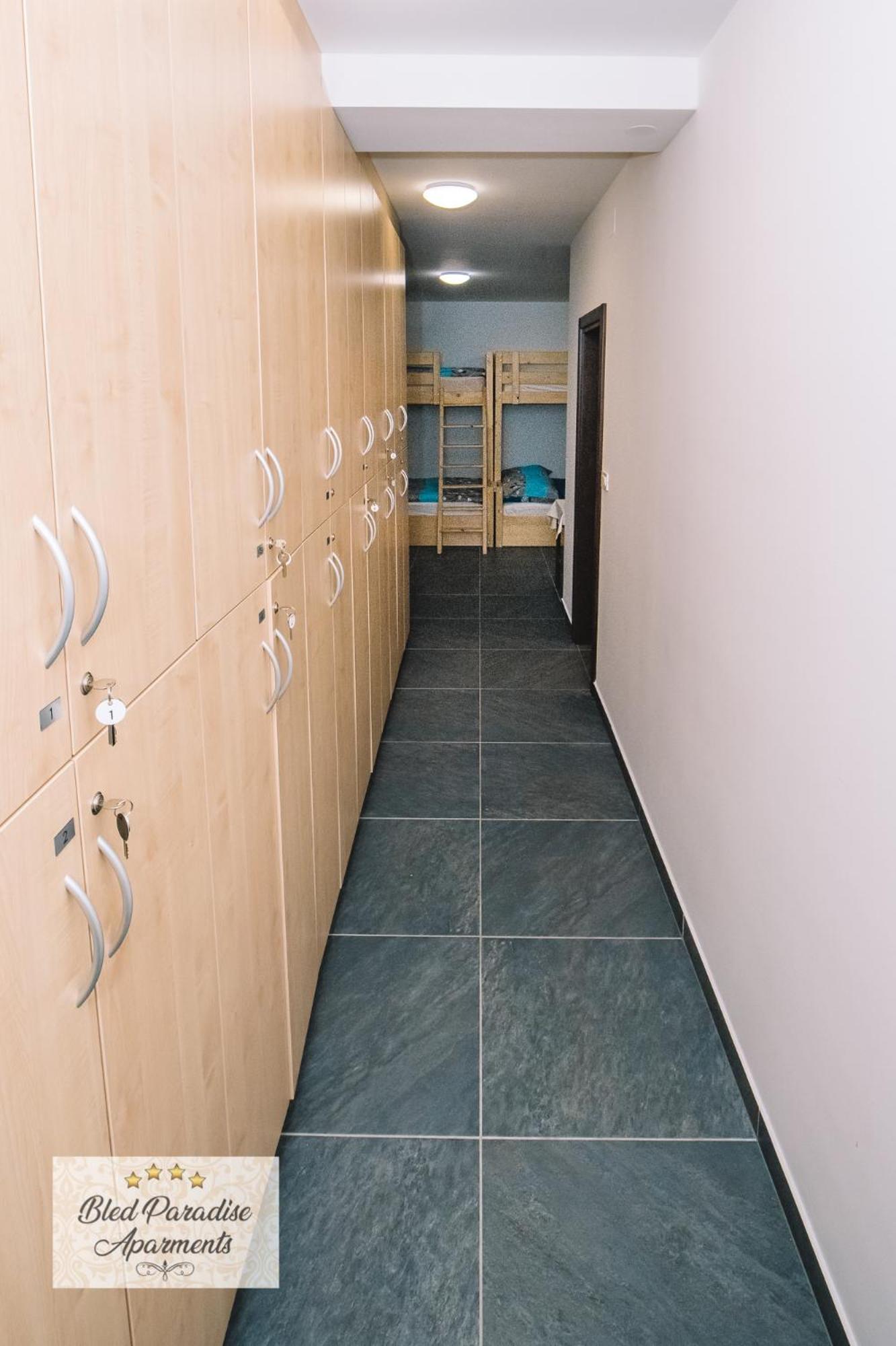 Double Bed in 8-Bed Mixed Dormitory Room photo 3