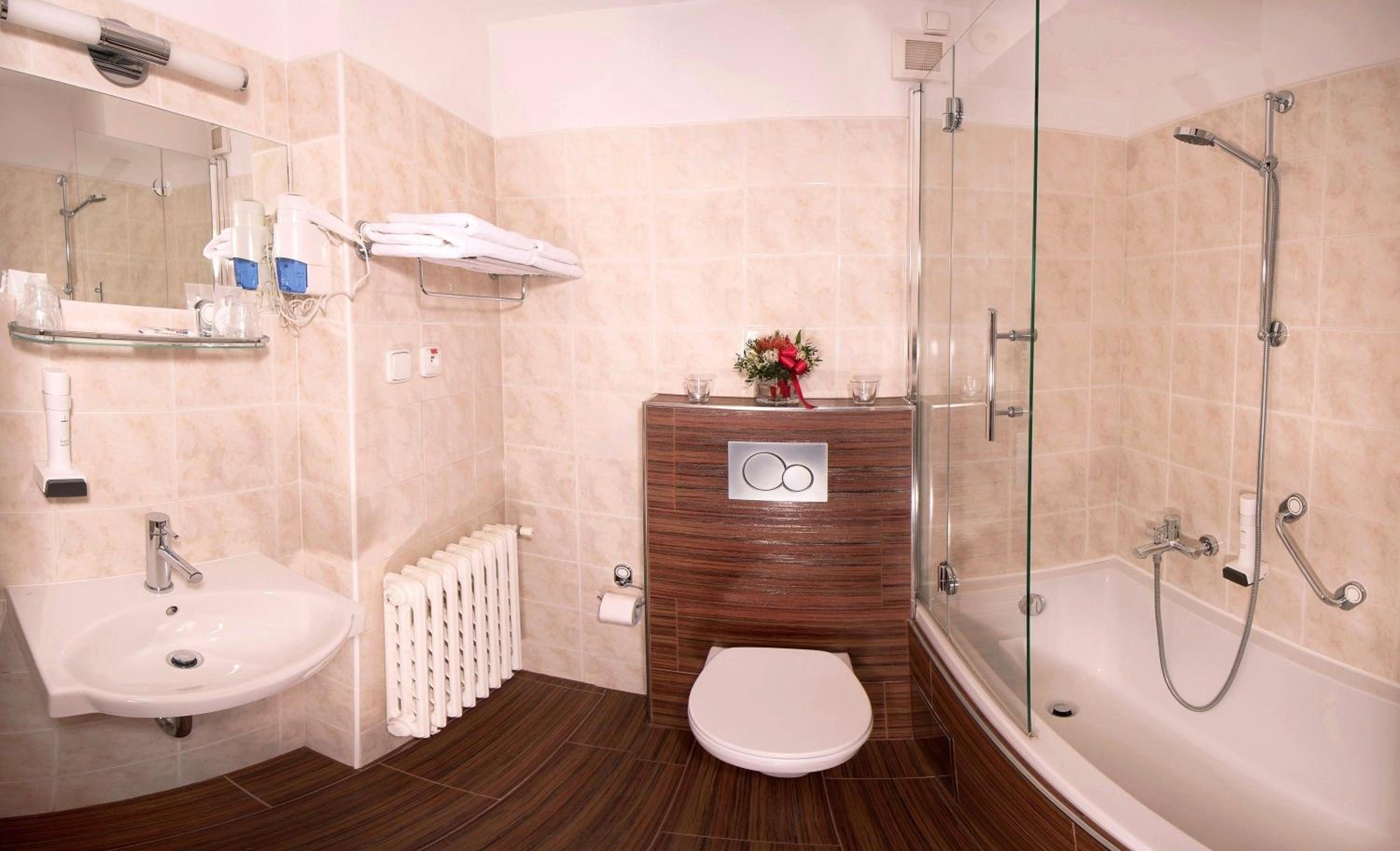 Double or Twin Room - Photo 6