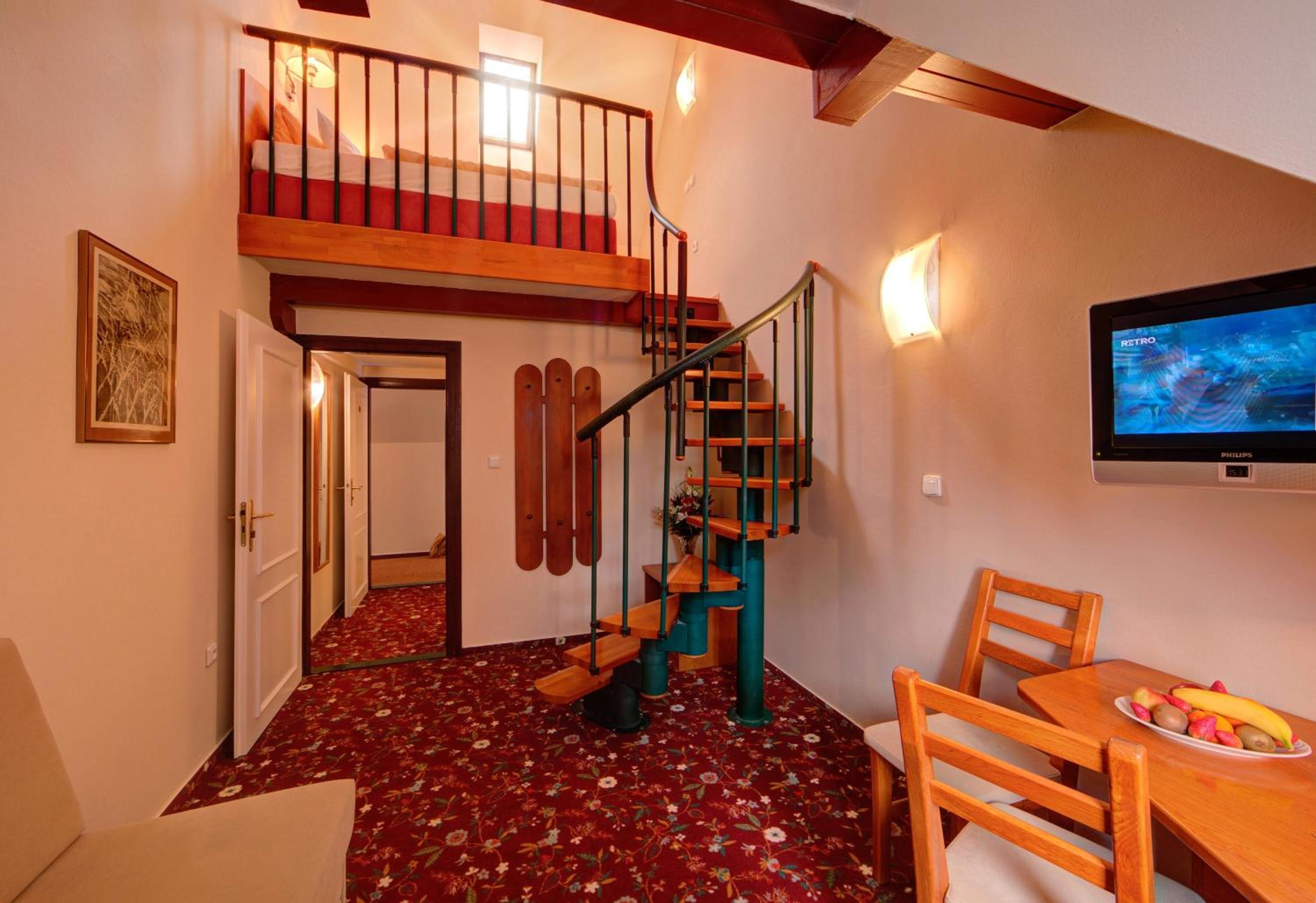 Double or Twin Room - Photo 8