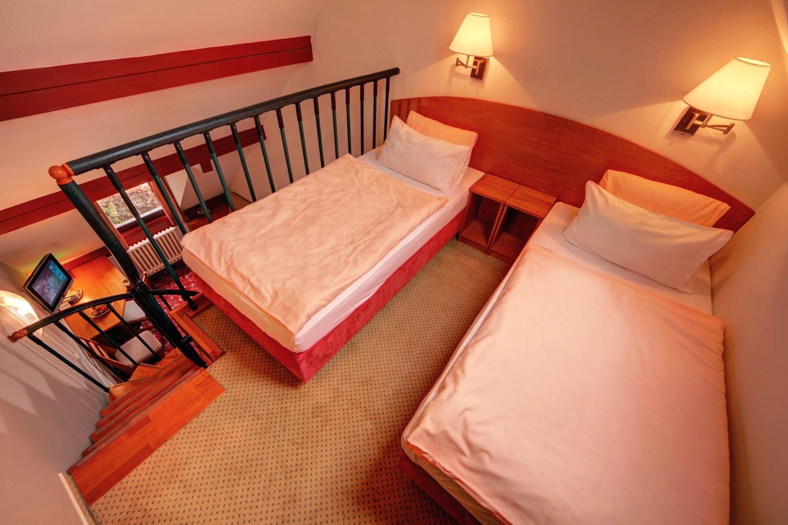 Double or Twin Room - Photo 9