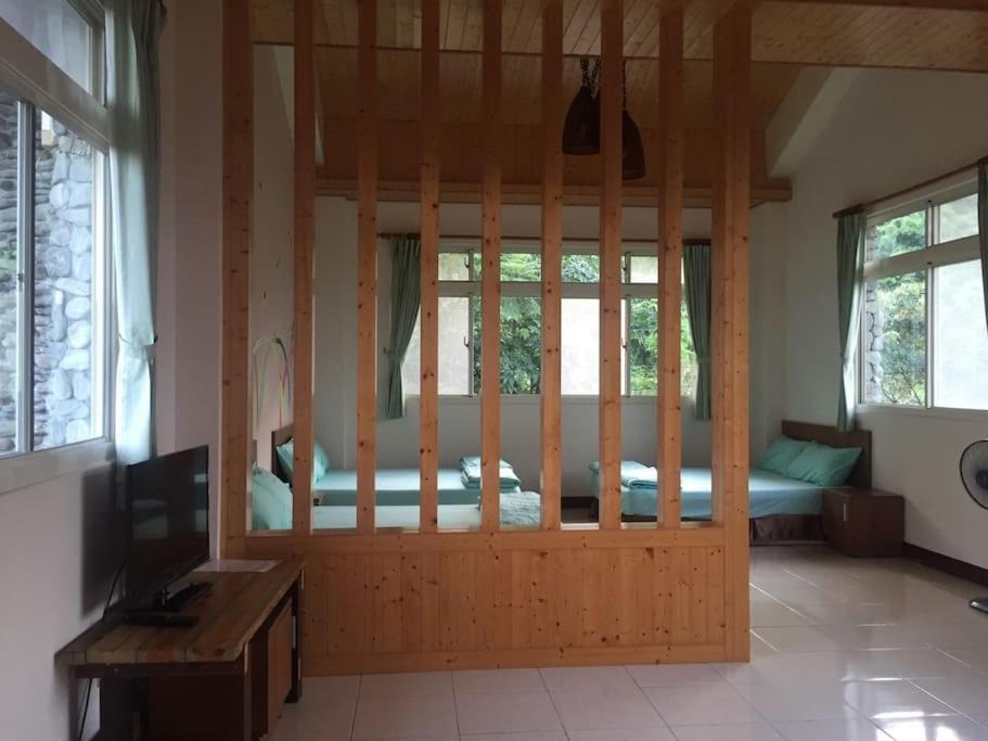 Family Room with Mountain View photo 2
