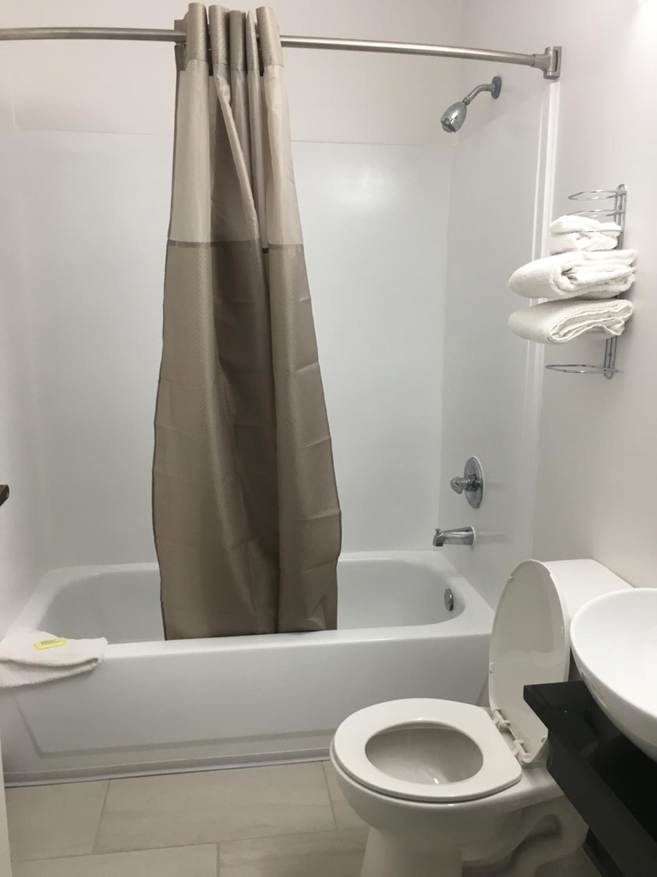 Deluxe King Room - Non-Smoking - Photo 3