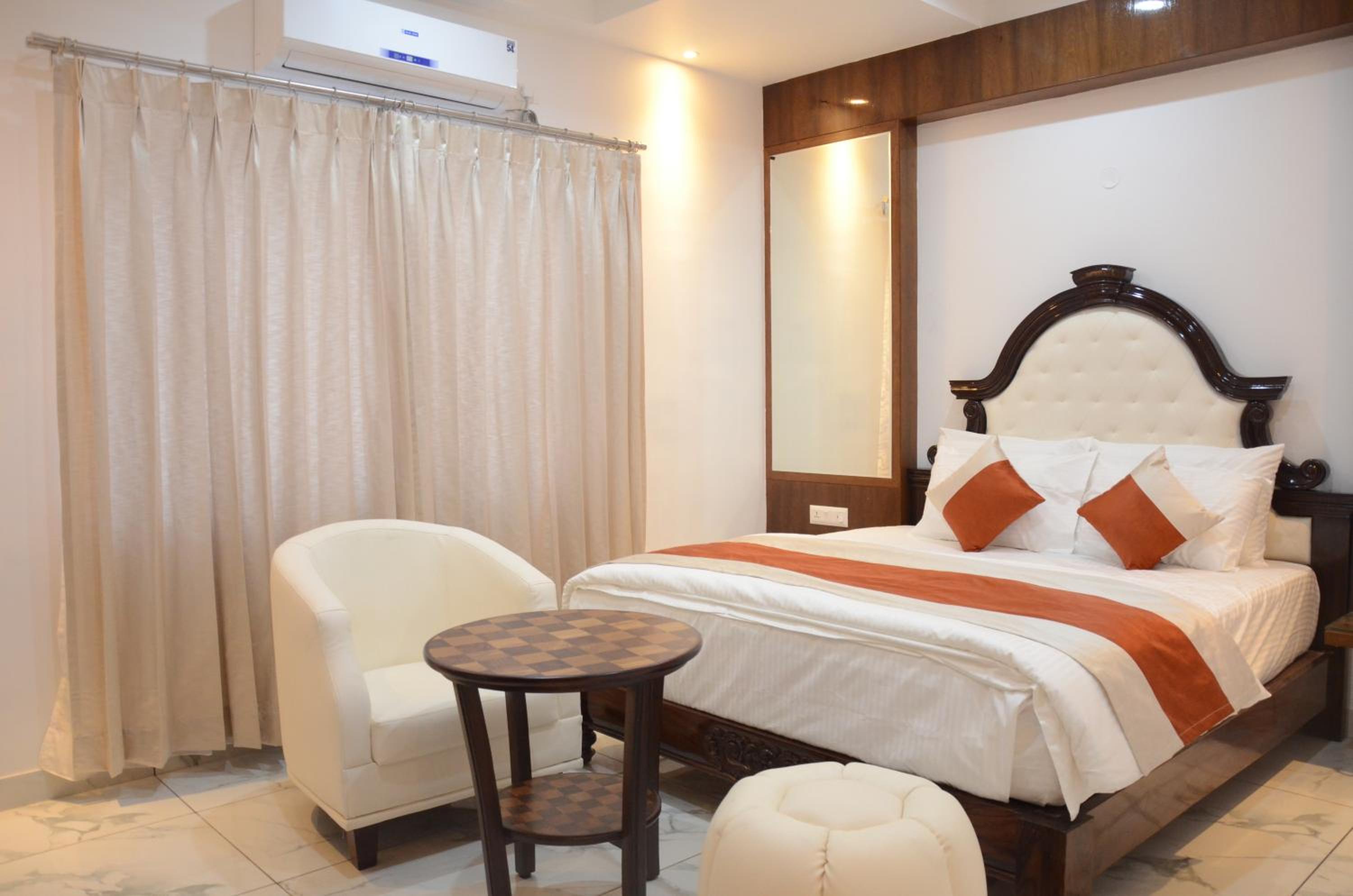 Executive Room - Photo 6
