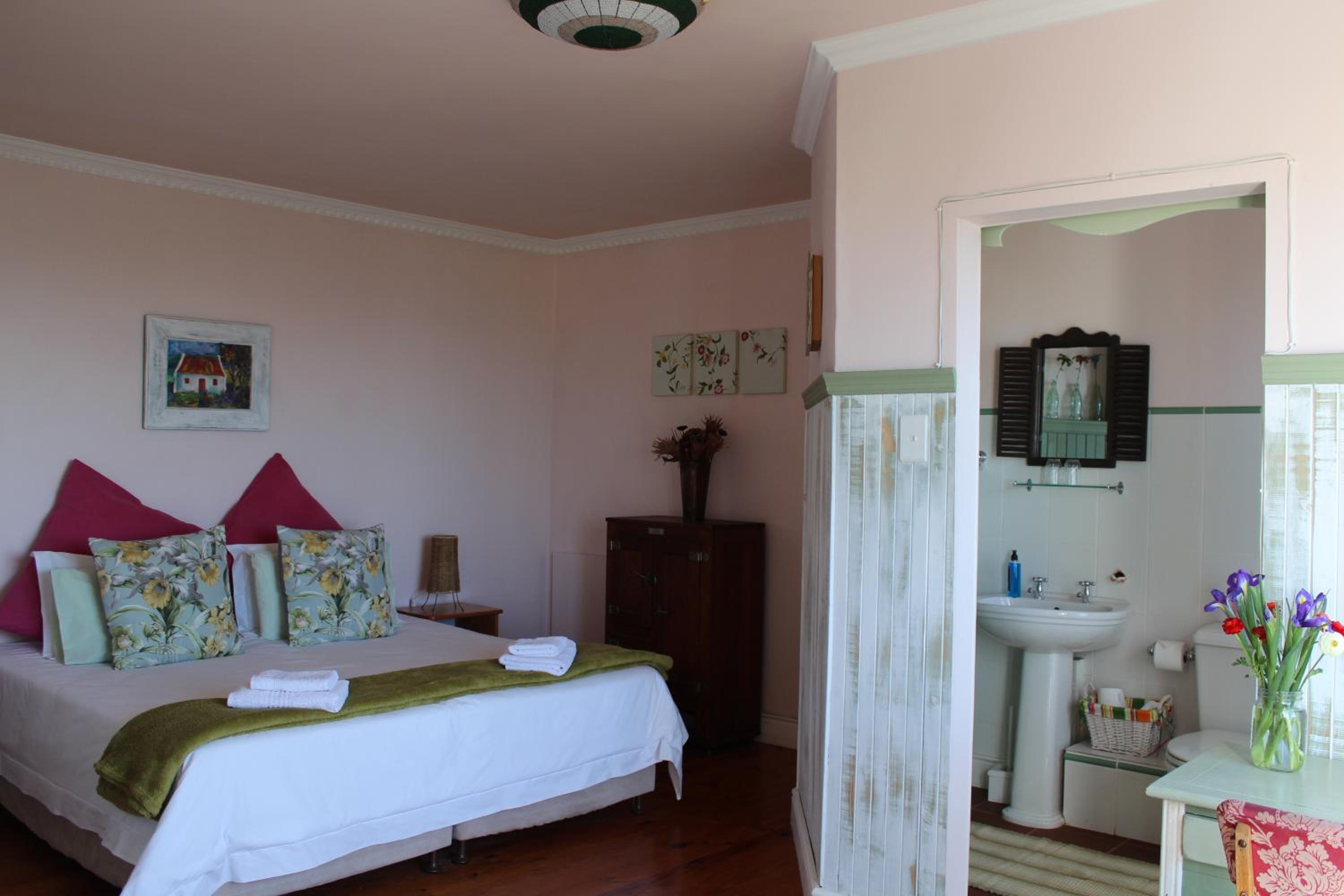Suite - Photo 8