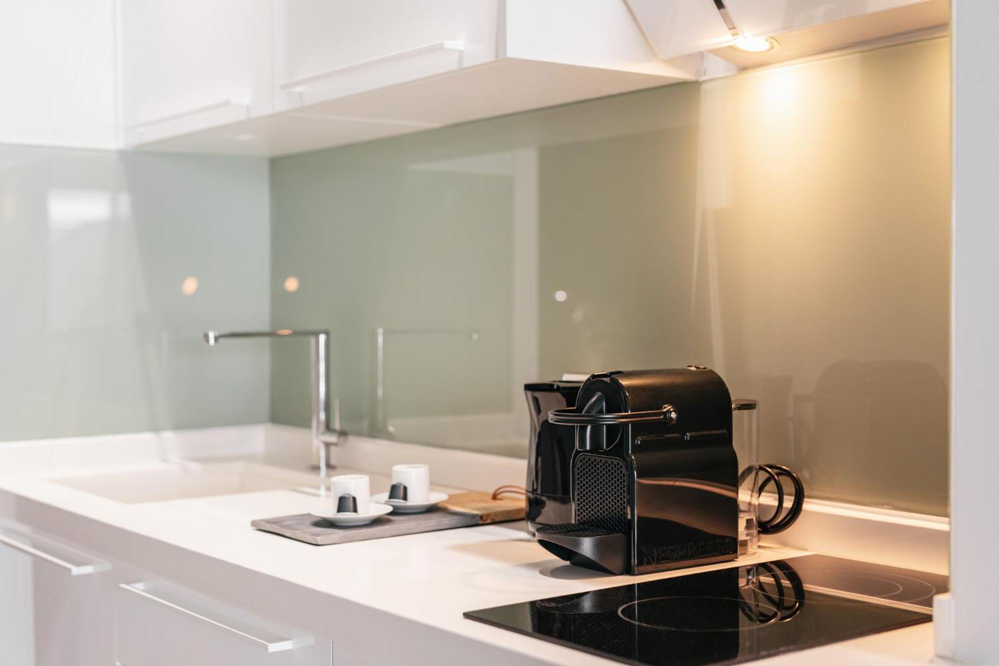 Premium Apartment - Photo 18