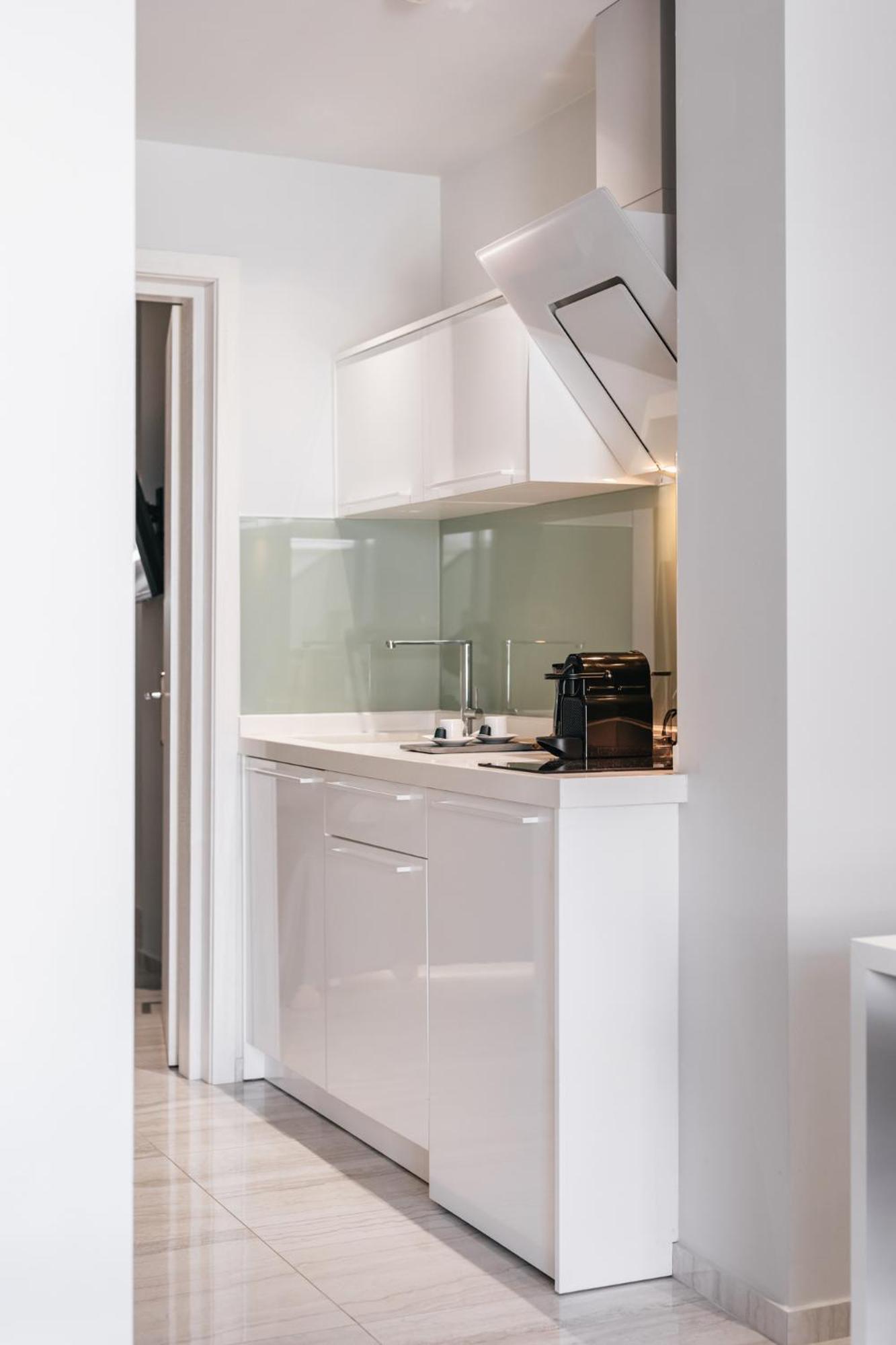 Premium Apartment - Photo 14