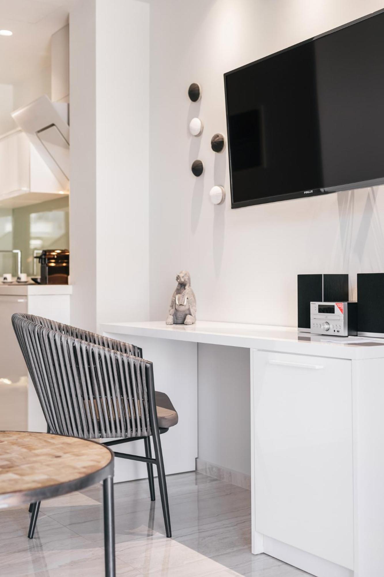 Premium Apartment - Photo 13