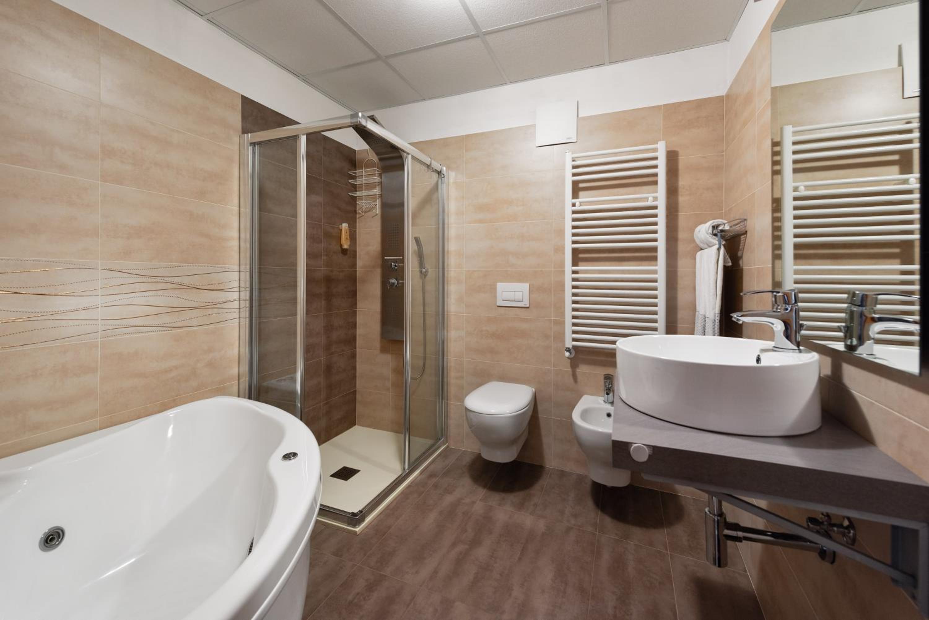 Double Room With Spa Bath photo 3