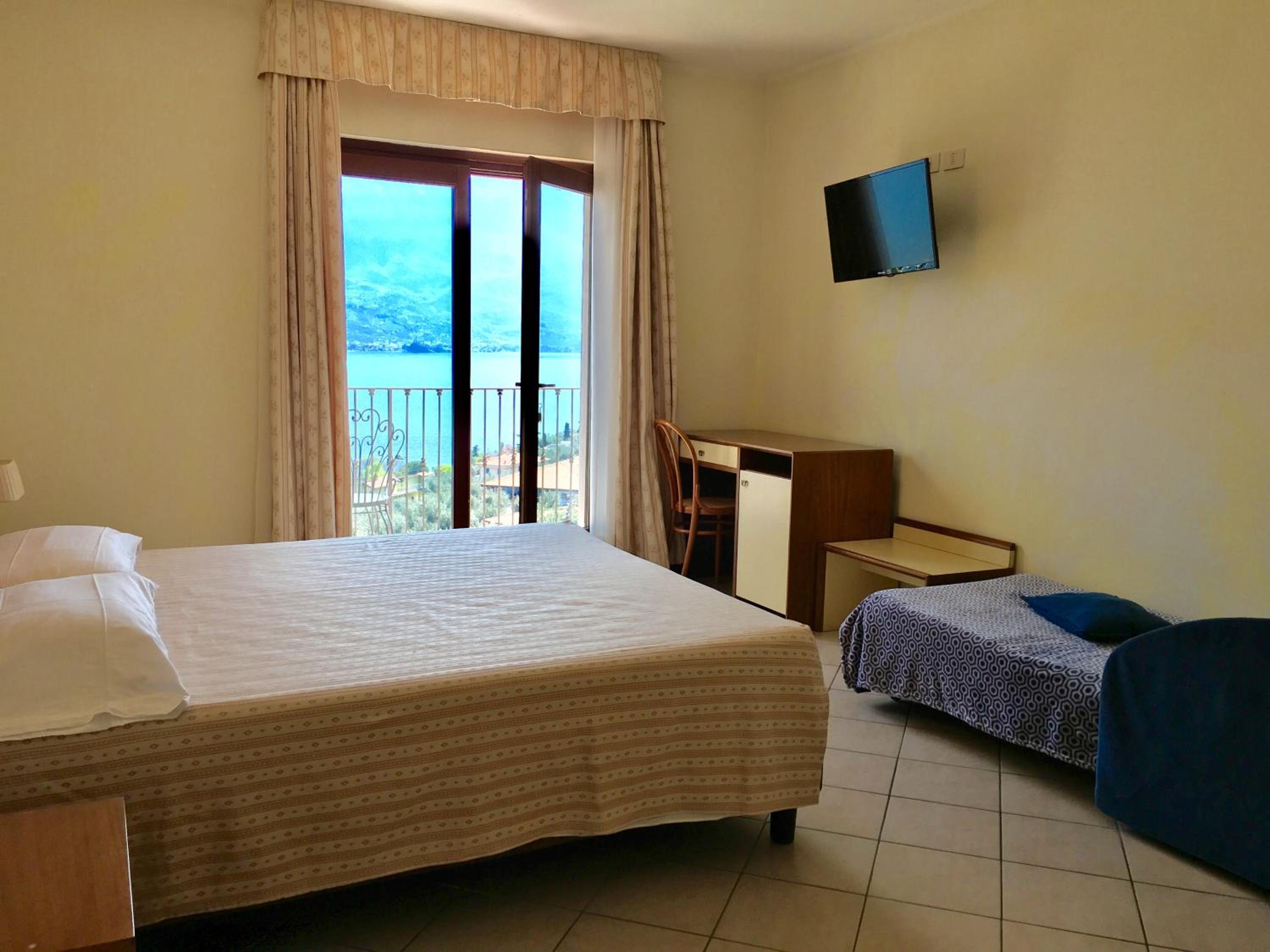 Triple Room With Balcony And Lake View